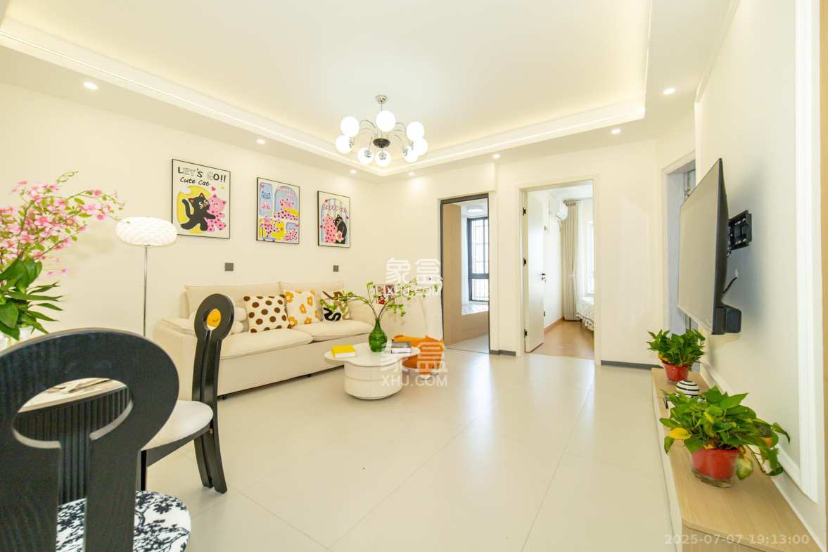 晶华美地  1室1厅1卫    39.8万 晶华美地  1室1厅1卫    39.8万客厅