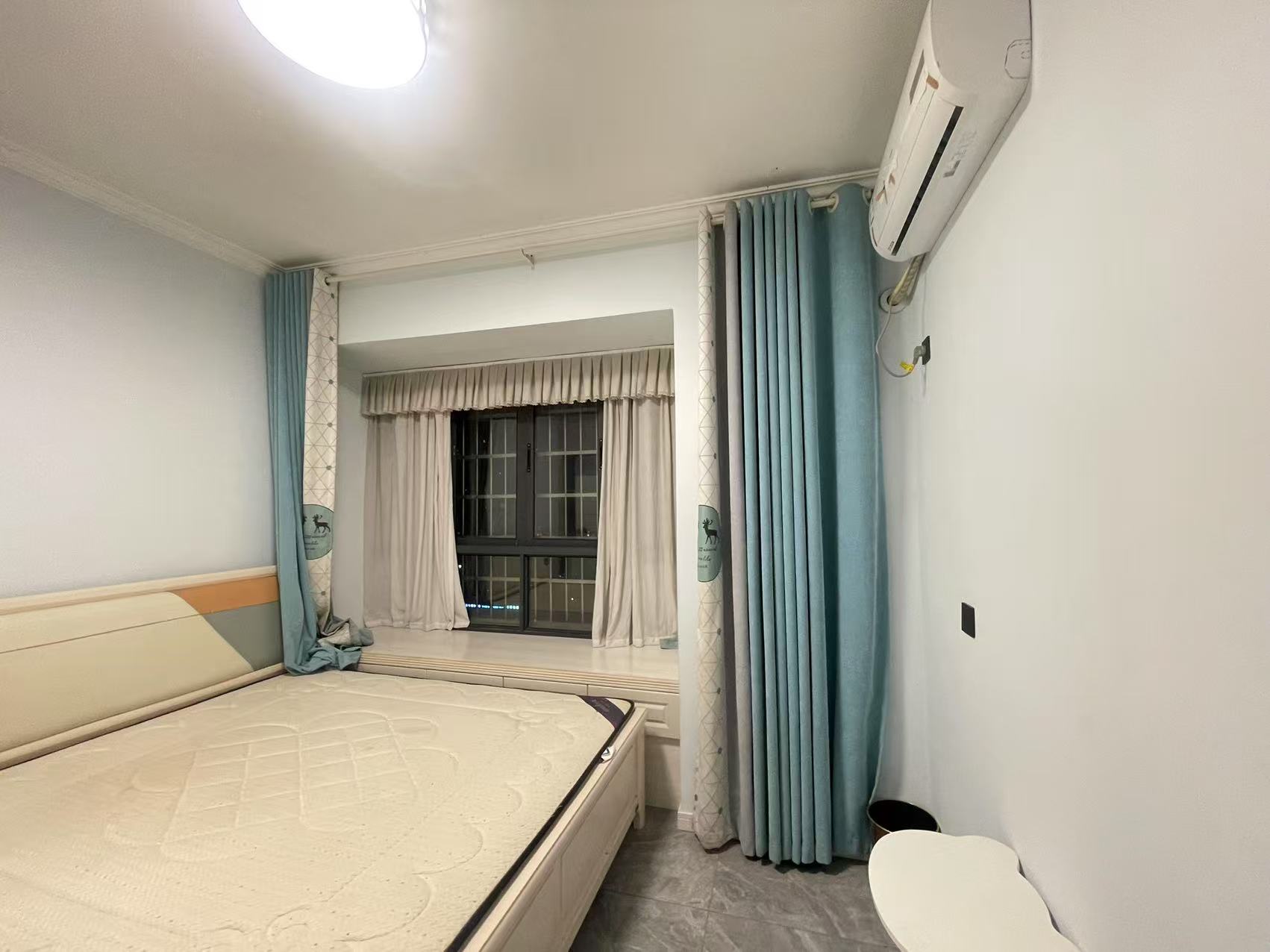 东山领秀 4室2厅2卫 76.0万 东山领秀 4室2厅2卫 76.0万卧室