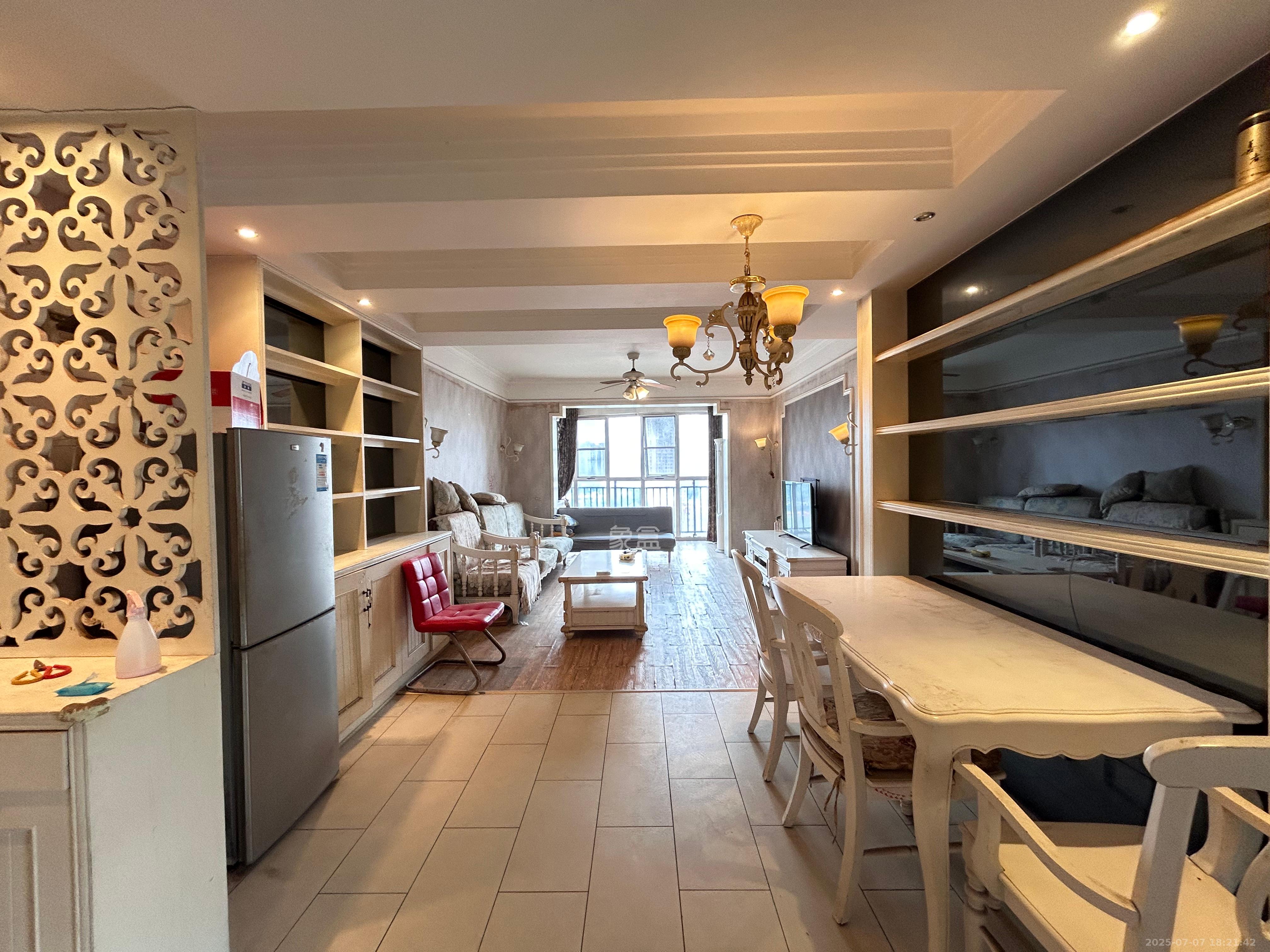 红树湾 2室2厅1卫 1700.0元/月 红树湾 2室2厅1卫 1700.0元/月室内图