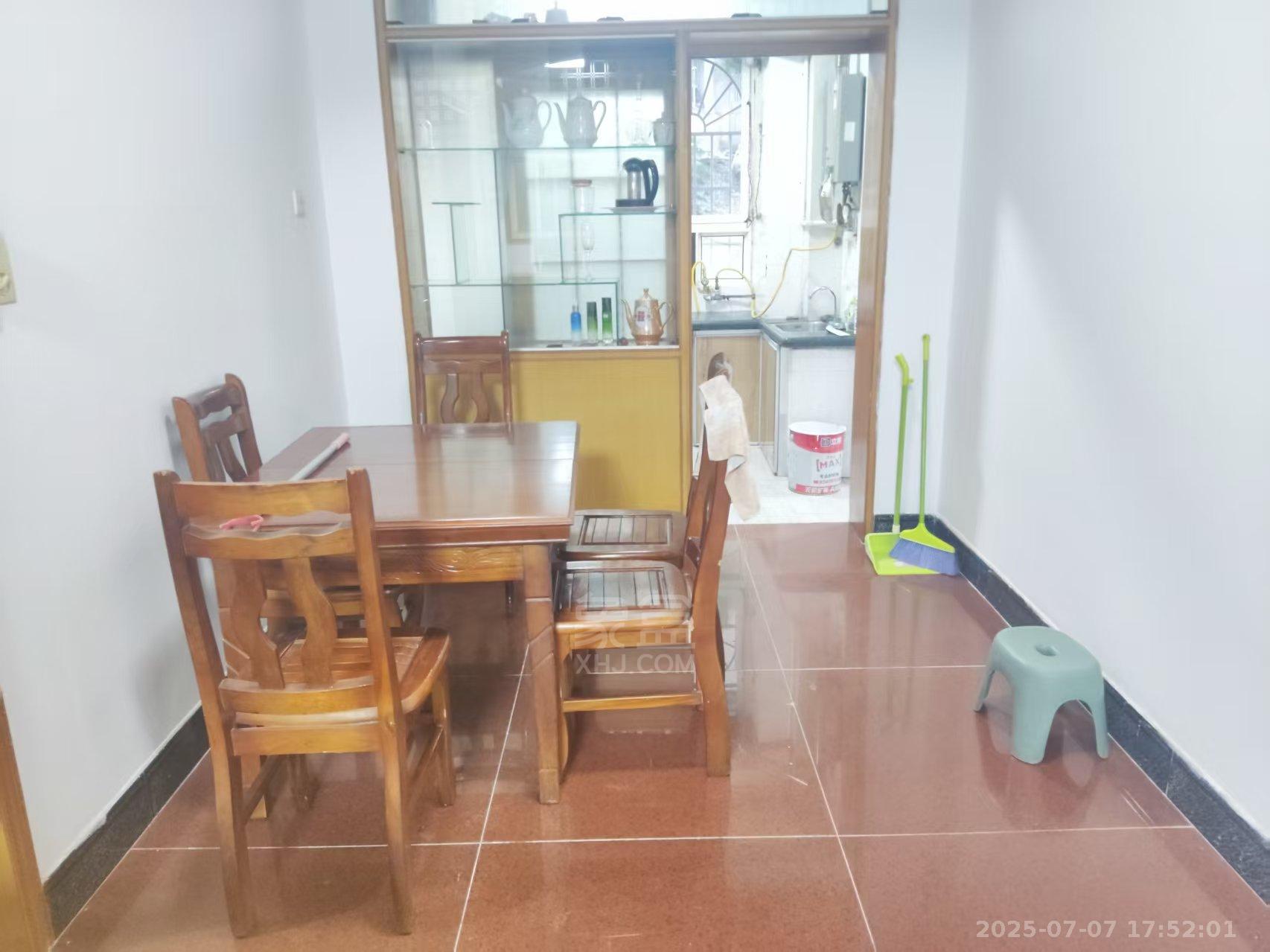 芦淞南路散盘  2室2厅1卫    600.0元/月 芦淞南路散盘  2室2厅1卫    600.0元/月室内图