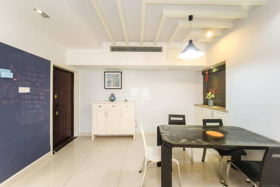 天平公寓(芙蓉区高级人民法院老宿舍)  3室2厅2卫    115.0万 天平公寓(芙蓉区高级人民法院老宿舍)  3室2厅2卫    115.0万客厅