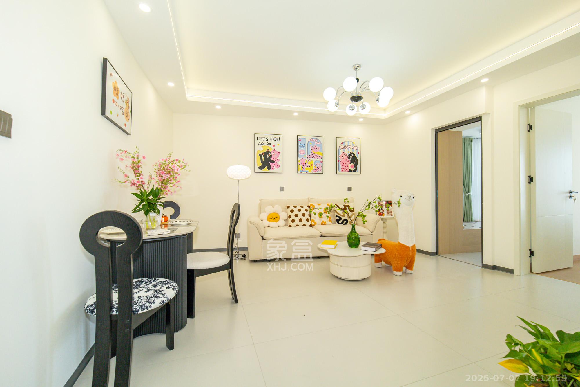 晶华美地  1室1厅1卫    39.8万 晶华美地  1室1厅1卫    39.8万客厅