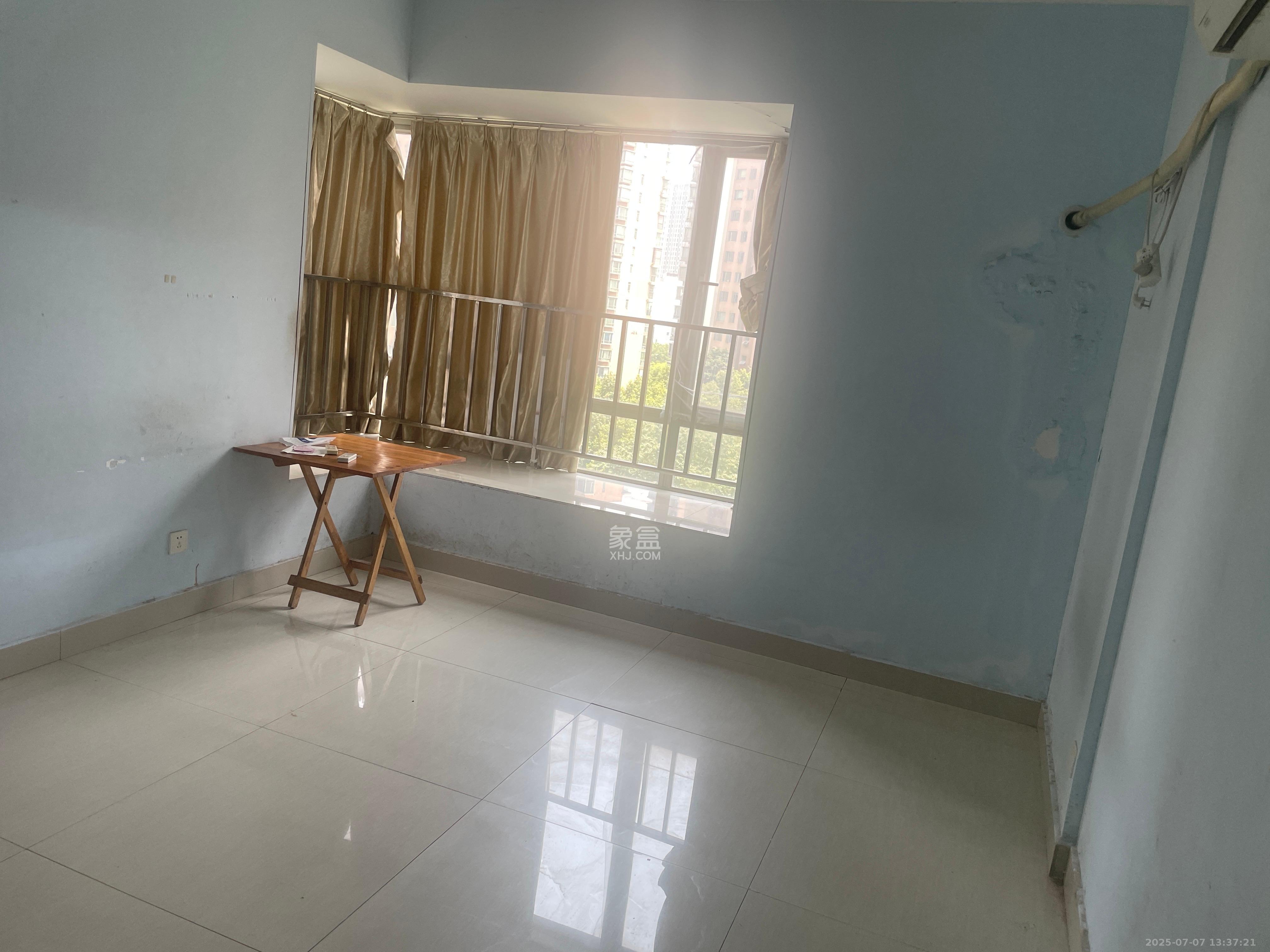 新城新世界一二三期  1室2厅1卫    1800.0元/月 新城新世界一二三期  1室2厅1卫    1800.0元/月室内图