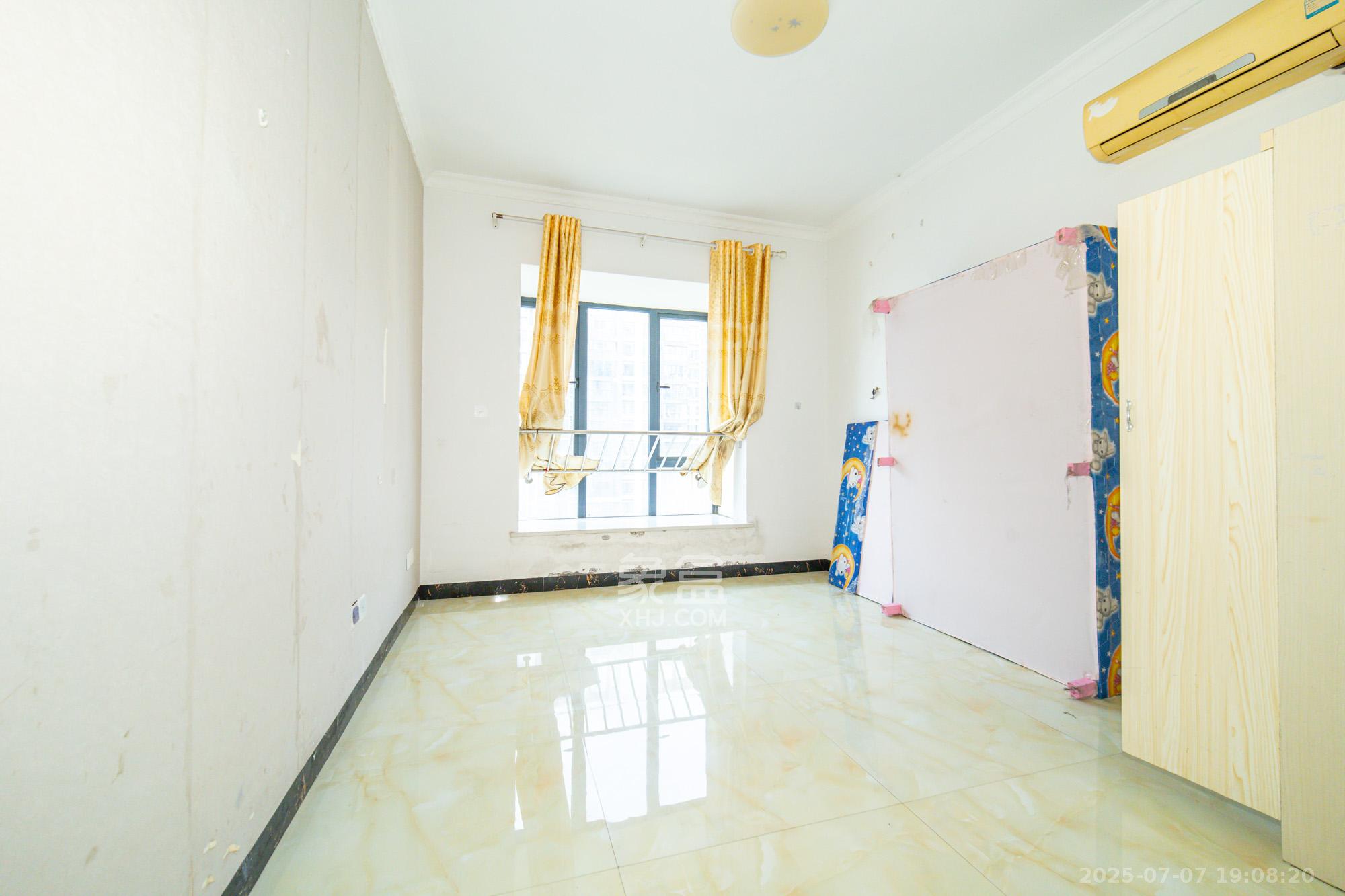 蓝山郡  4室2厅1卫    89.8万 蓝山郡  4室2厅1卫    89.8万卧室