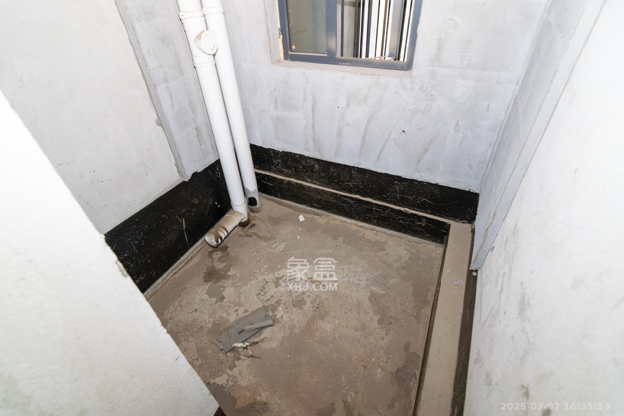 澳海谷山府 4室2厅2卫 100.0万 澳海谷山府 4室2厅2卫 100.0万卫生间