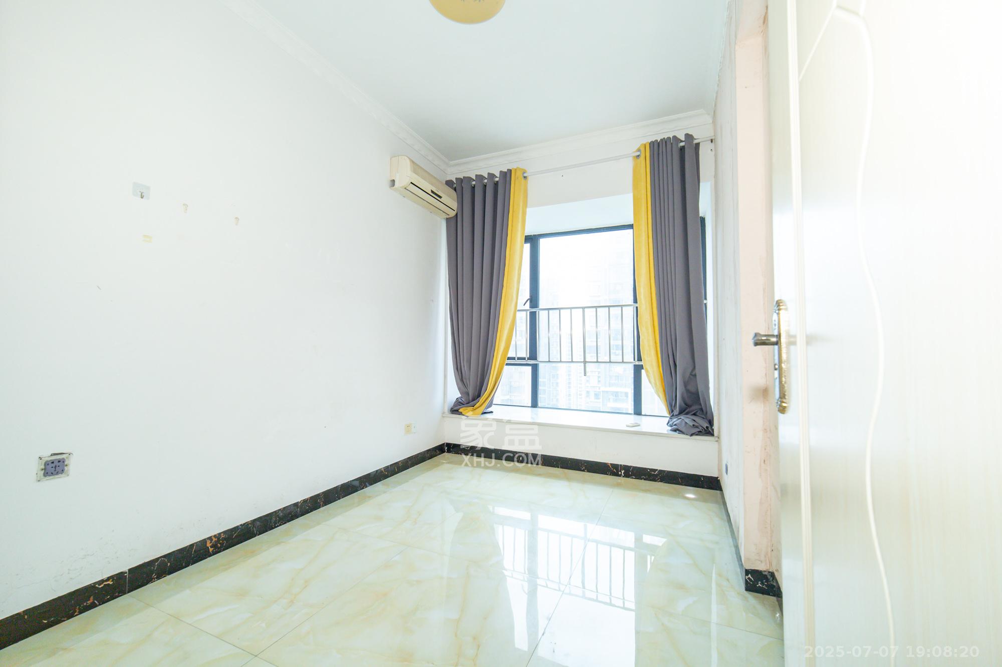 蓝山郡  4室2厅1卫    89.8万 蓝山郡  4室2厅1卫    89.8万卧室