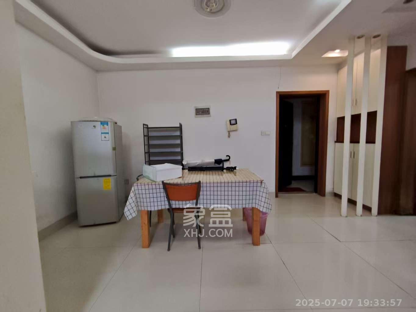 圣力华苑 3室2厅1卫 1800.0元/月 圣力华苑 3室2厅1卫 1800.0元/月室内图