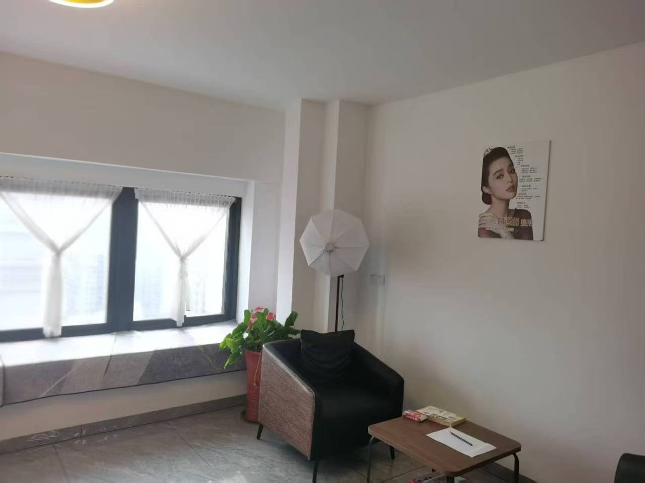 珈宝广场  2室1厅1卫    2100.0元/月 珈宝广场  2室1厅1卫    2100.0元/月室内图