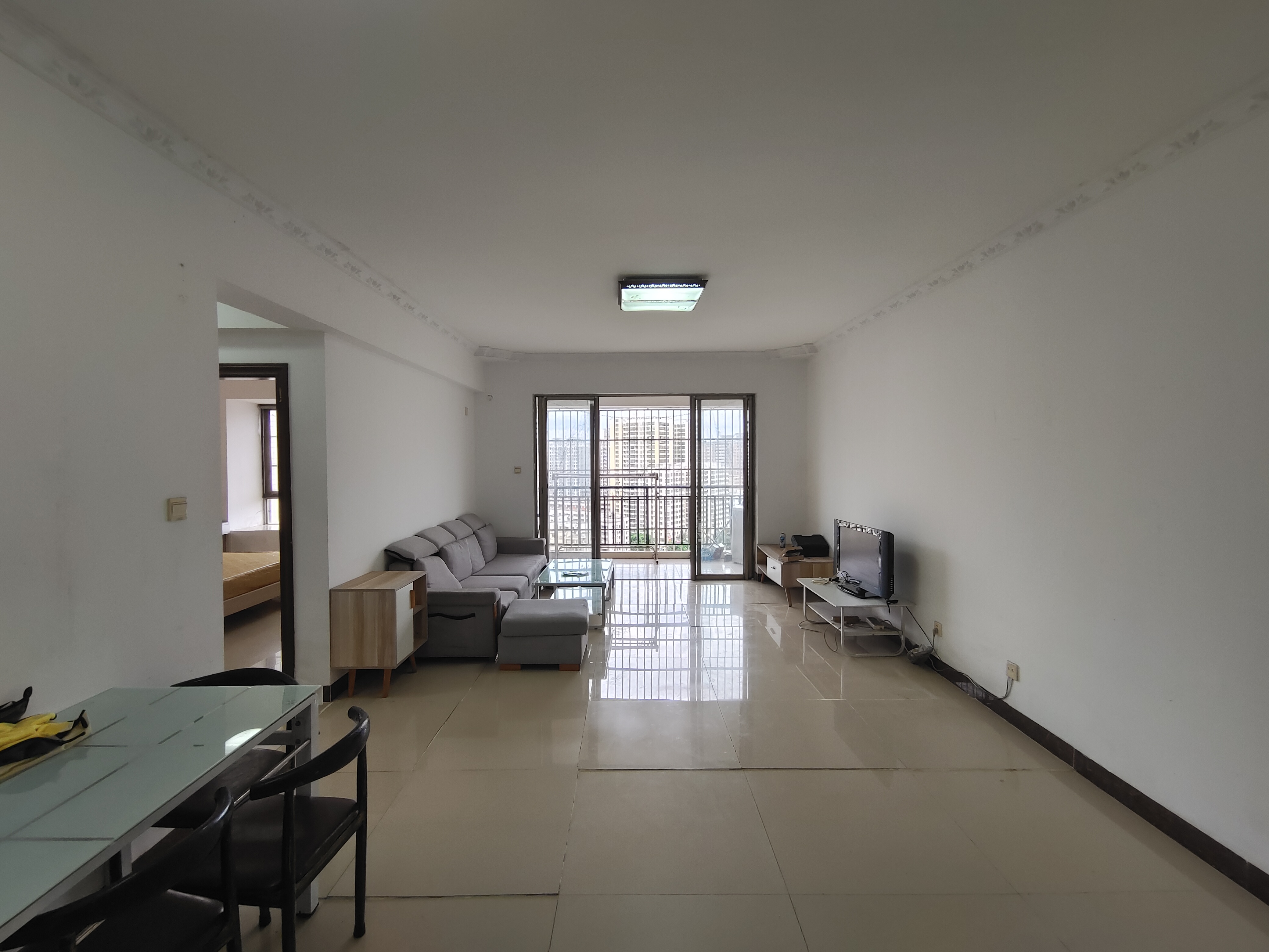 夏瑶花苑 2室2厅1卫 2500.0元/月 夏瑶花苑 2室2厅1卫 2500.0元/月室内图