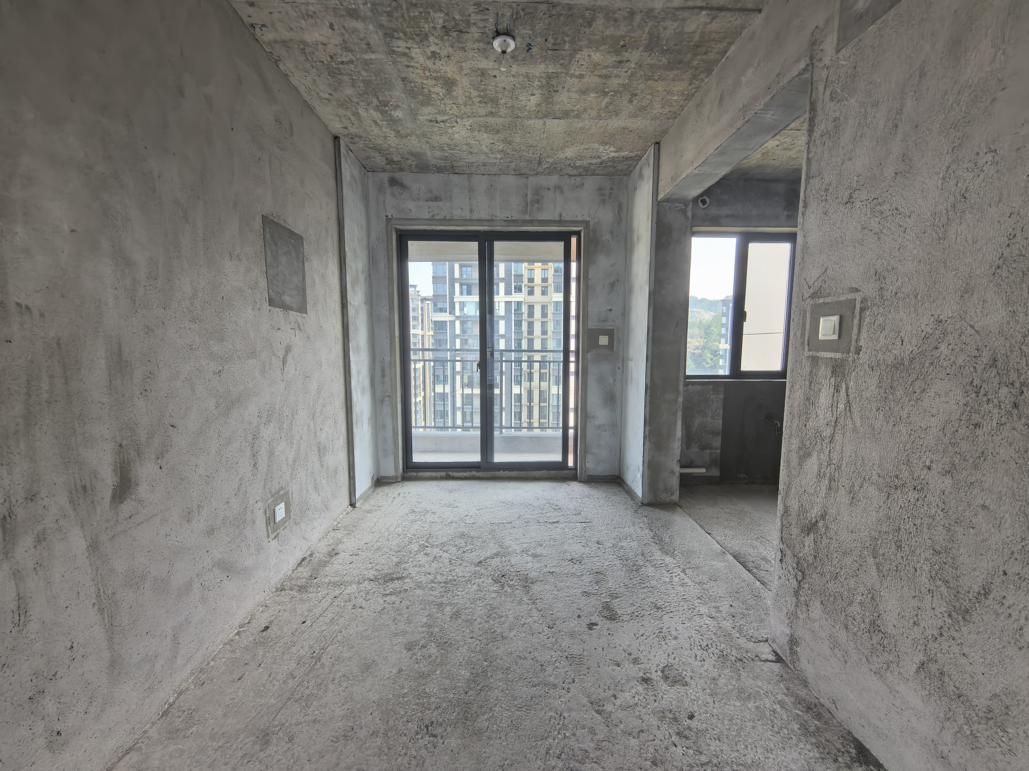 中建凤栖台  4室2厅2卫   53.80万客厅
