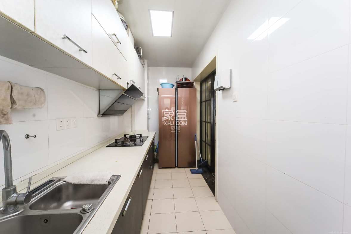 天平公寓(芙蓉区高级人民法院老宿舍)  3室2厅2卫    115.0万 天平公寓(芙蓉区高级人民法院老宿舍)  3室2厅2卫    115.0万厨房