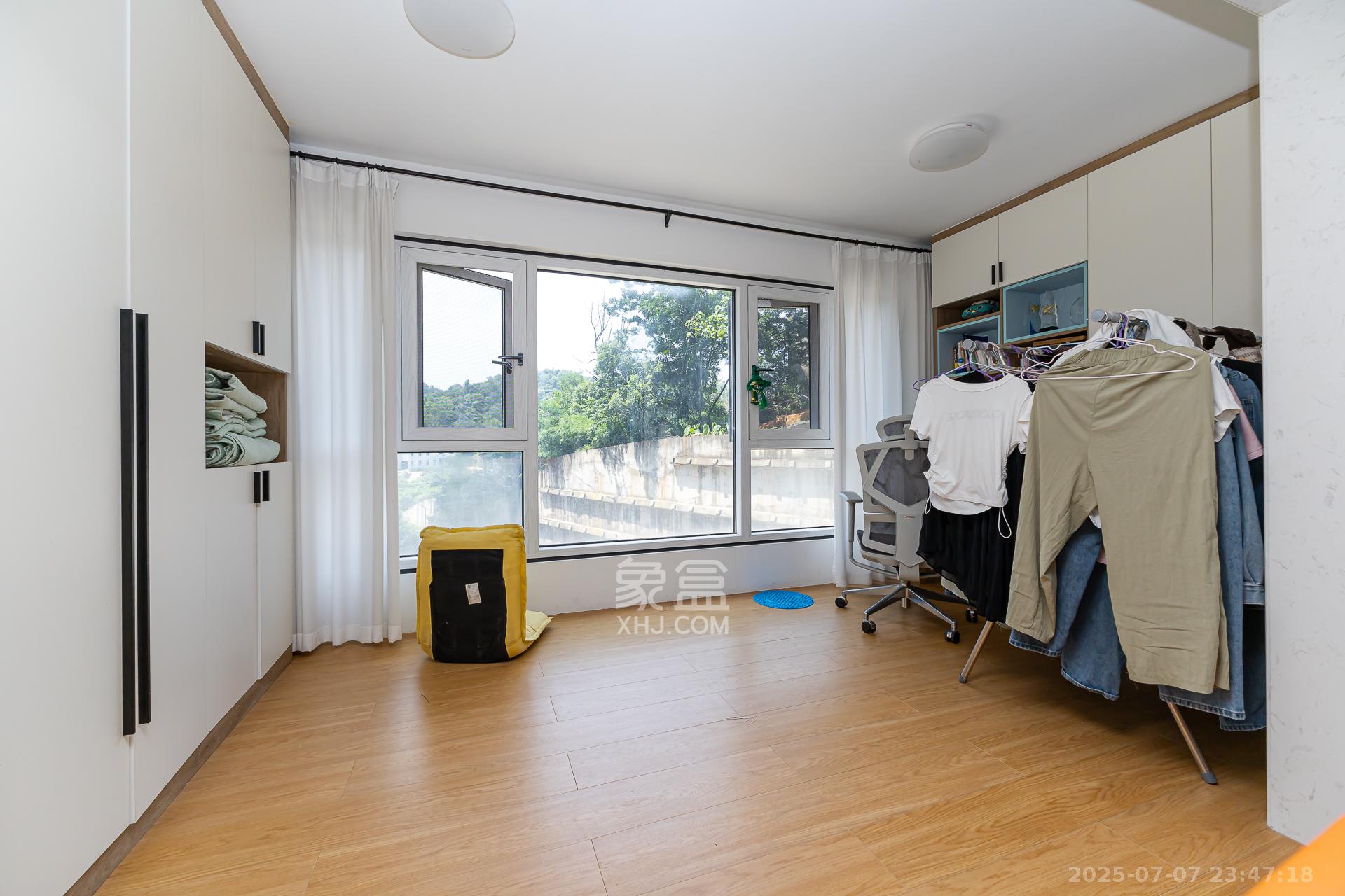 时代倾城四期 2室2厅1卫 73.0万 时代倾城四期 2室2厅1卫 73.0万阳台