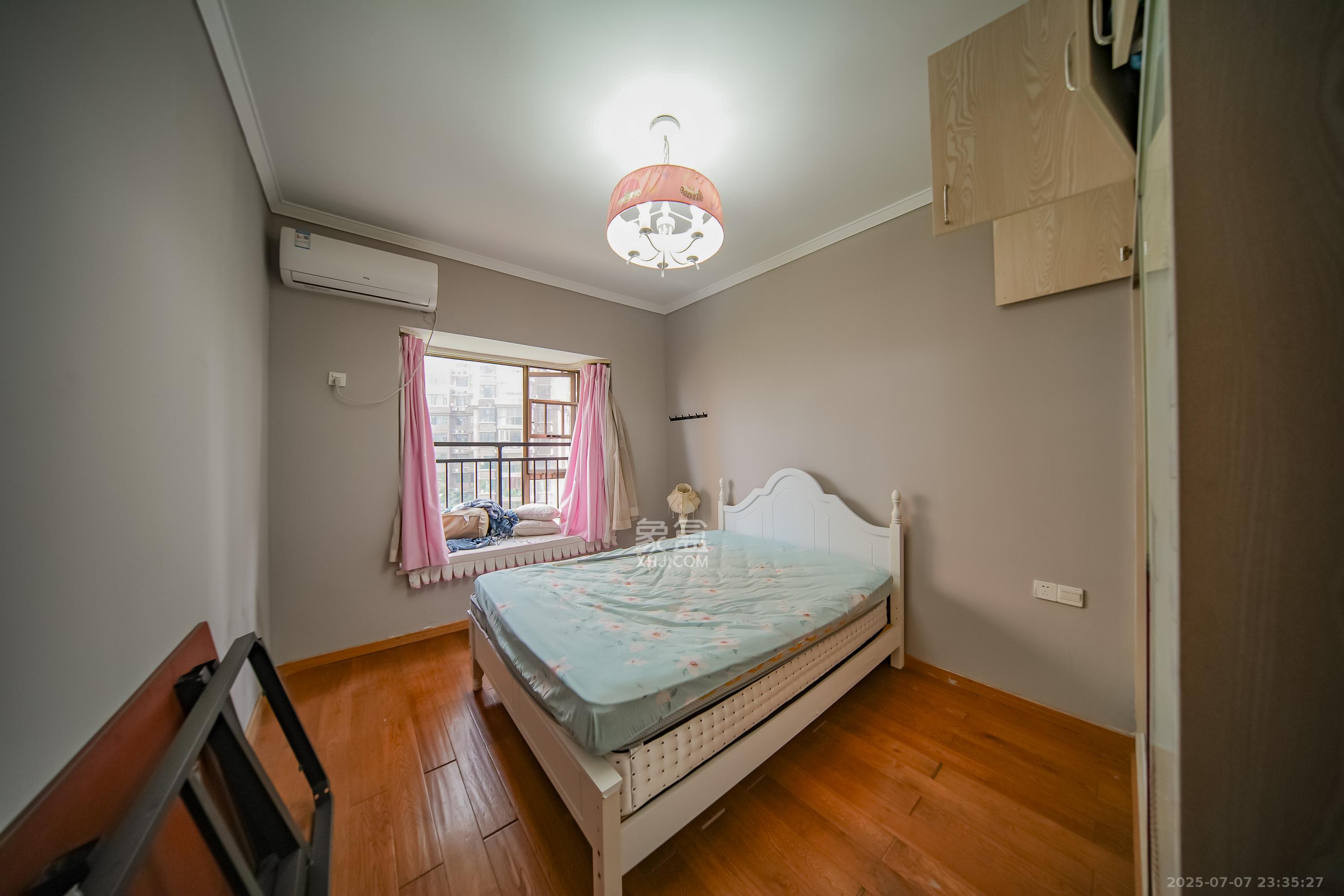 江山帝景哈佛 4室2厅2卫 124.0万 江山帝景哈佛 4室2厅2卫 124.0万卧室