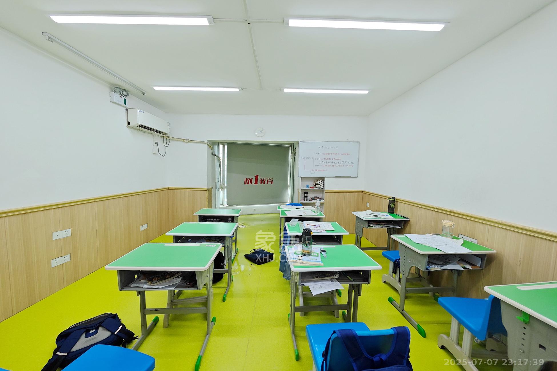 鸿景苑  1室1厅1卫    31.0万客厅