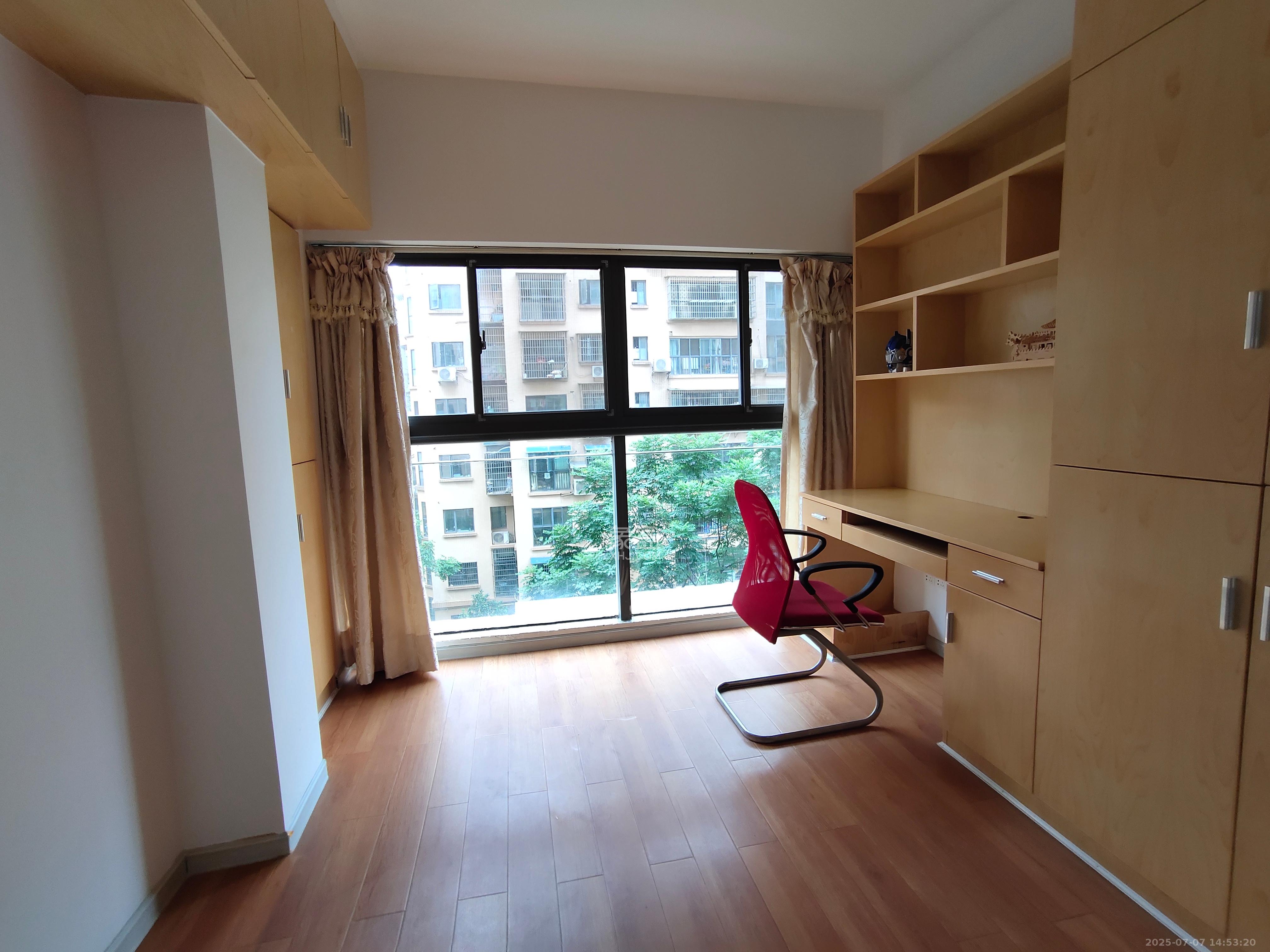 中城丽景香山园  3室2厅2卫   3100.00元/月室内图