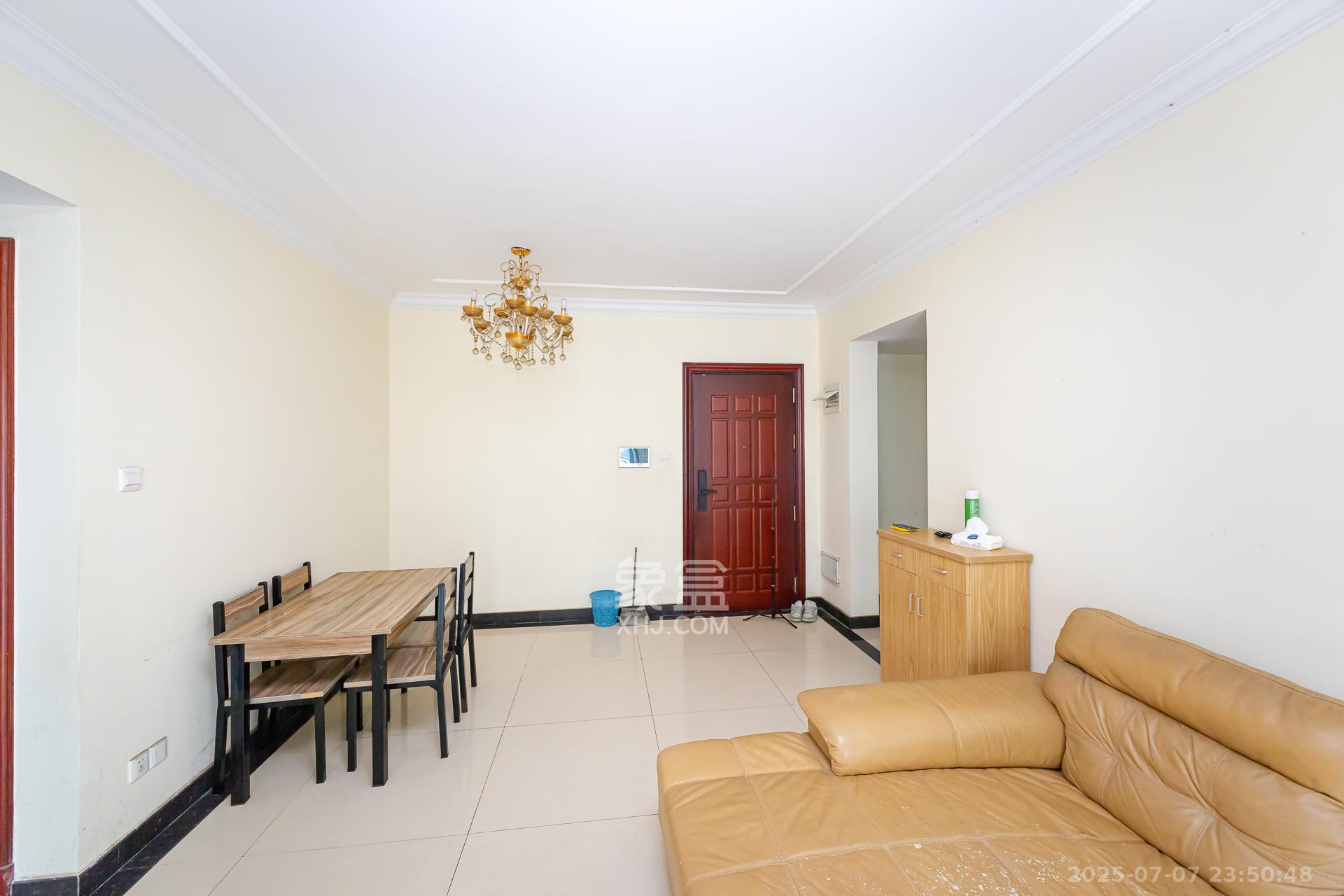 恒大名都 3室2厅2卫 72.0万 恒大名都 3室2厅2卫 72.0万客厅