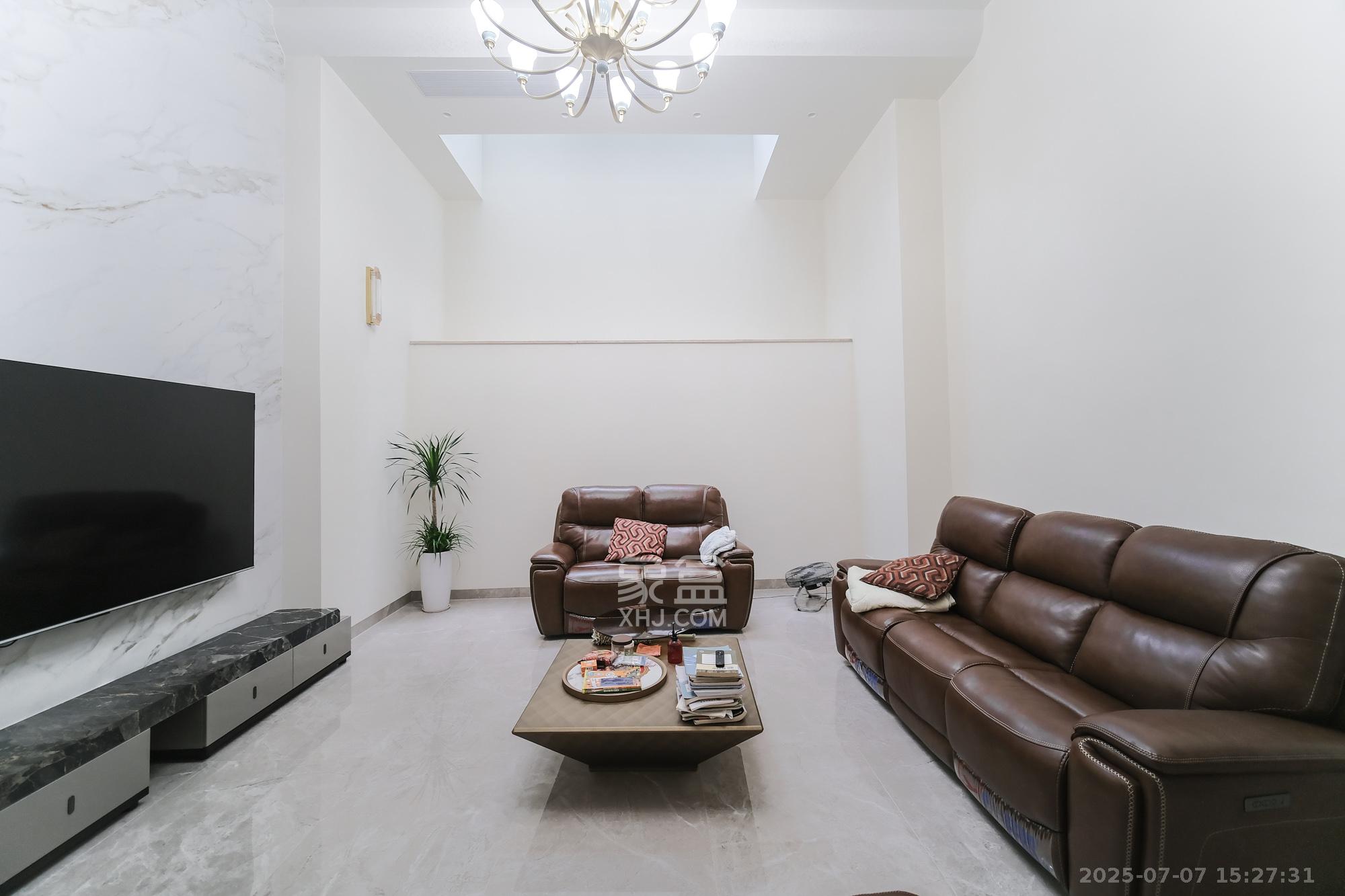 碧桂园翘楚棠  5室2厅3卫    450.0万 碧桂园翘楚棠  5室2厅3卫    450.0万其他