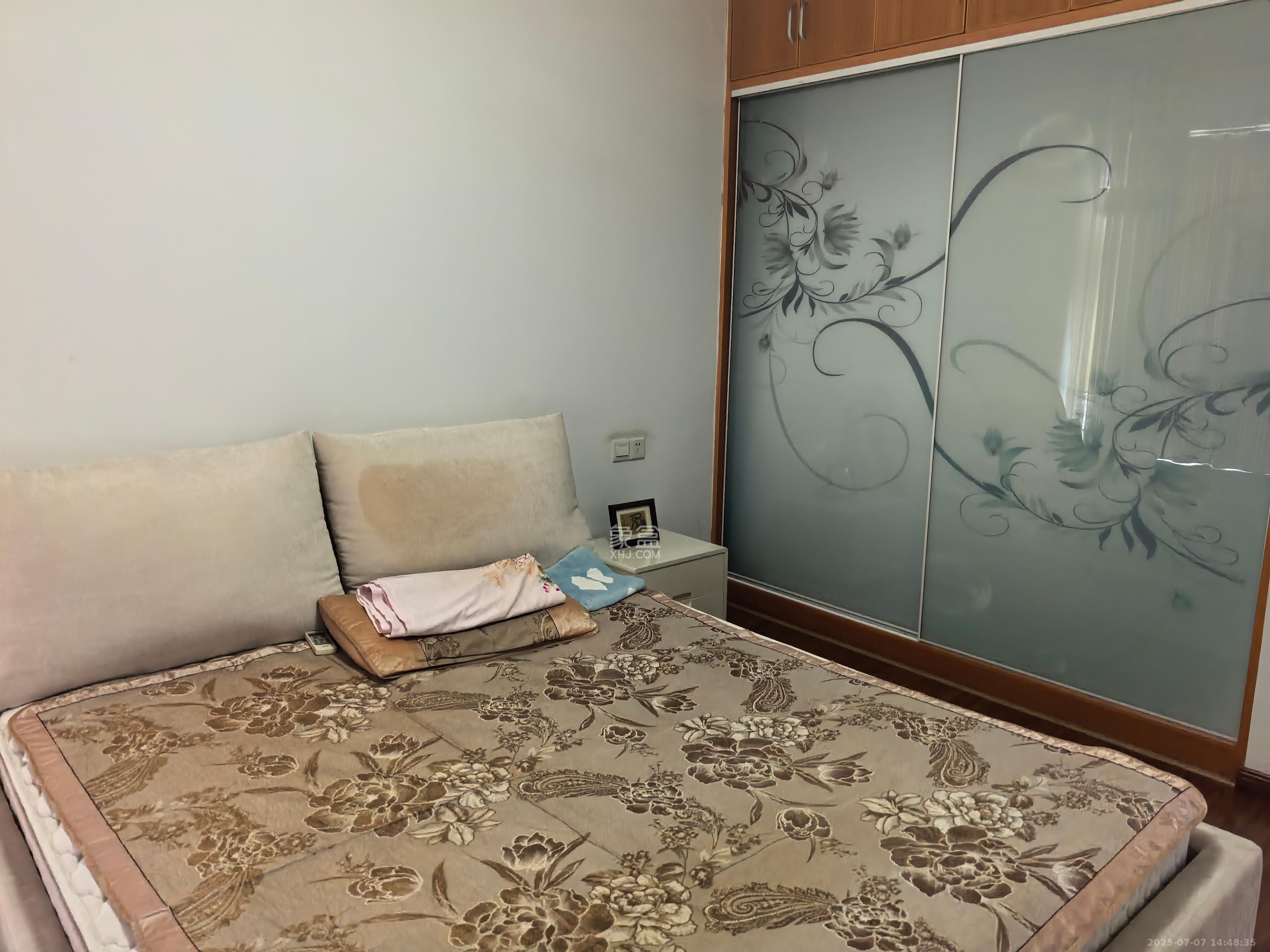 华雅花园  2室2厅1卫   1500.00元/月室内图