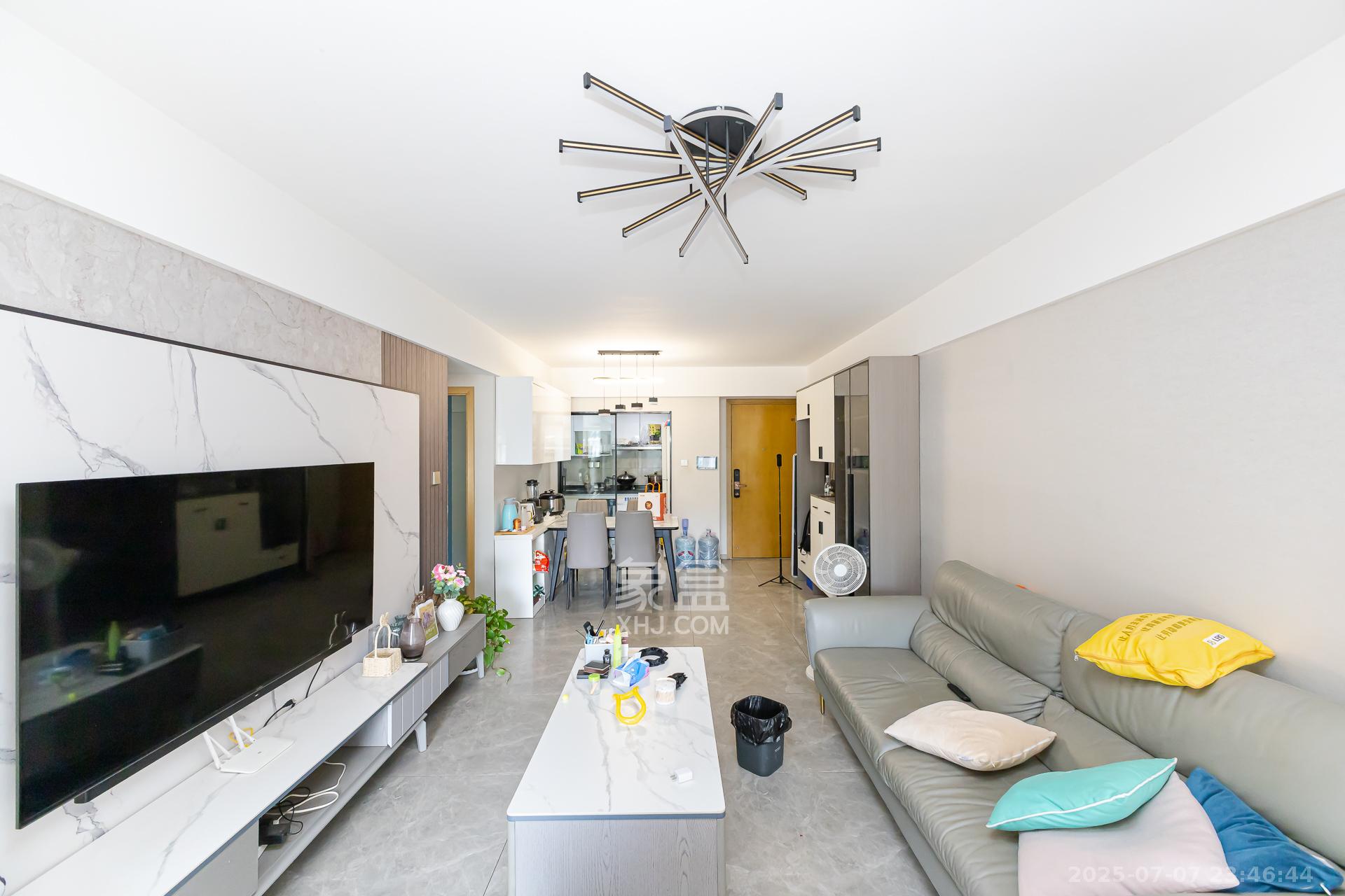 时代倾城四期 2室2厅1卫 73.0万 时代倾城四期 2室2厅1卫 73.0万客厅