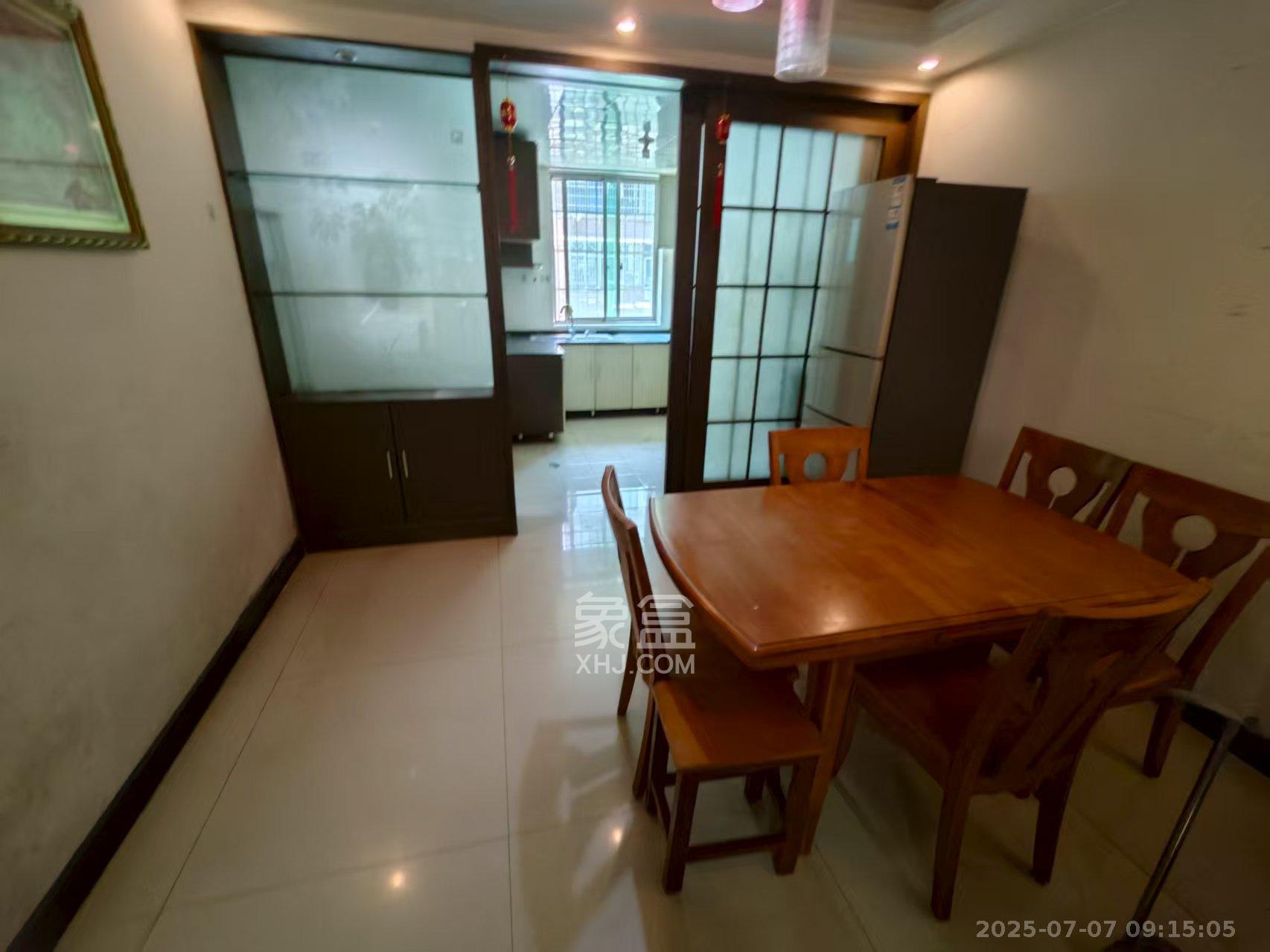 富湘园  3室2厅2卫    2500.0元/月 富湘园  3室2厅2卫    2500.0元/月室内图