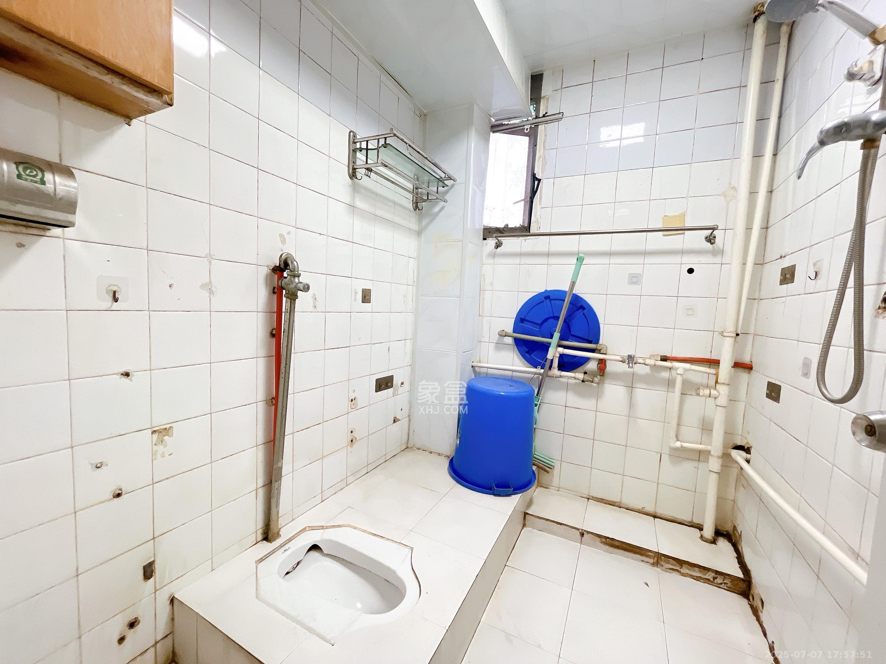 便河边社区  3室2厅1卫   2300.00元/月室内图