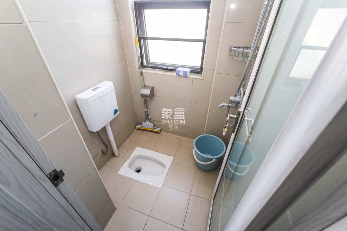 天平公寓(芙蓉区高级人民法院老宿舍)  3室2厅2卫    115.0万 天平公寓(芙蓉区高级人民法院老宿舍)  3室2厅2卫    115.0万卫生间