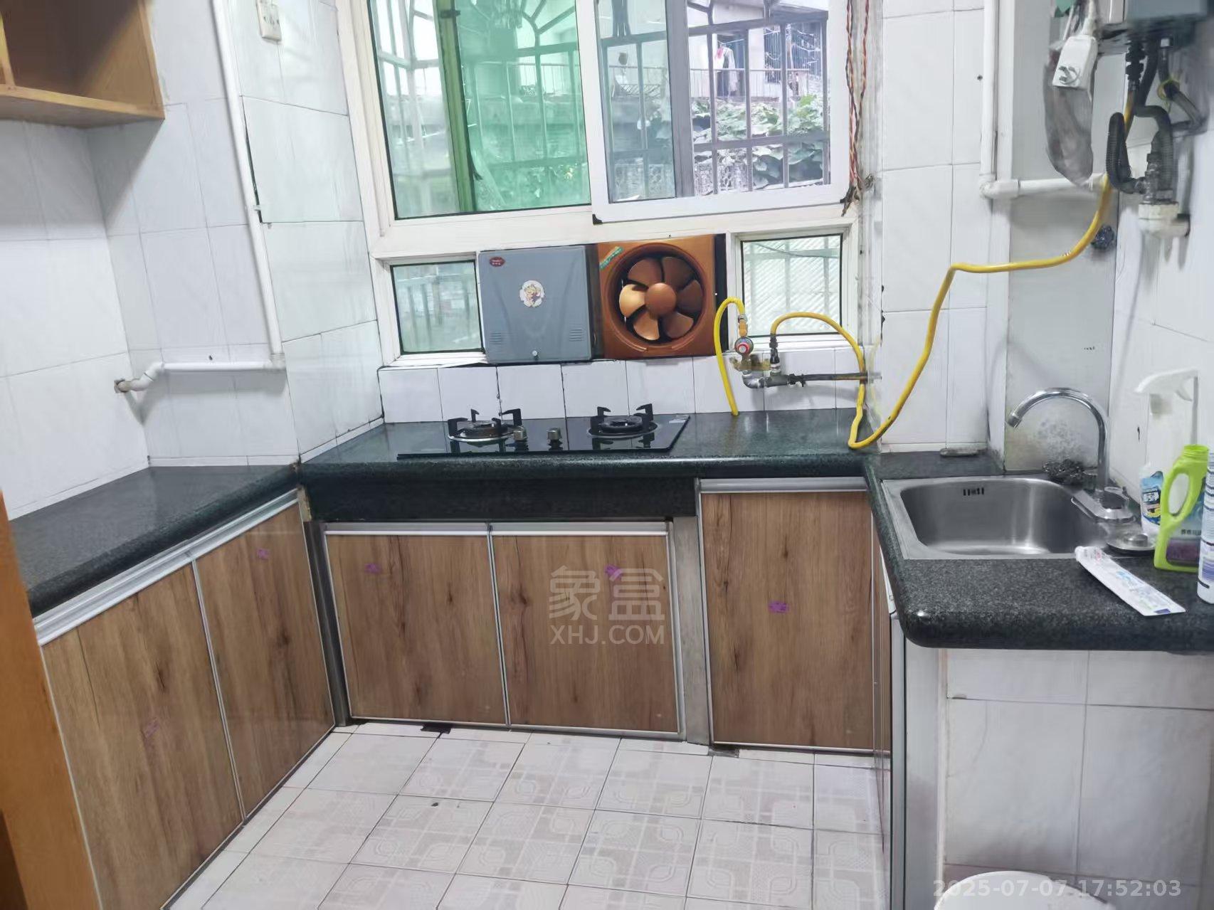 芦淞南路散盘  2室2厅1卫    600.0元/月 芦淞南路散盘  2室2厅1卫    600.0元/月室内图