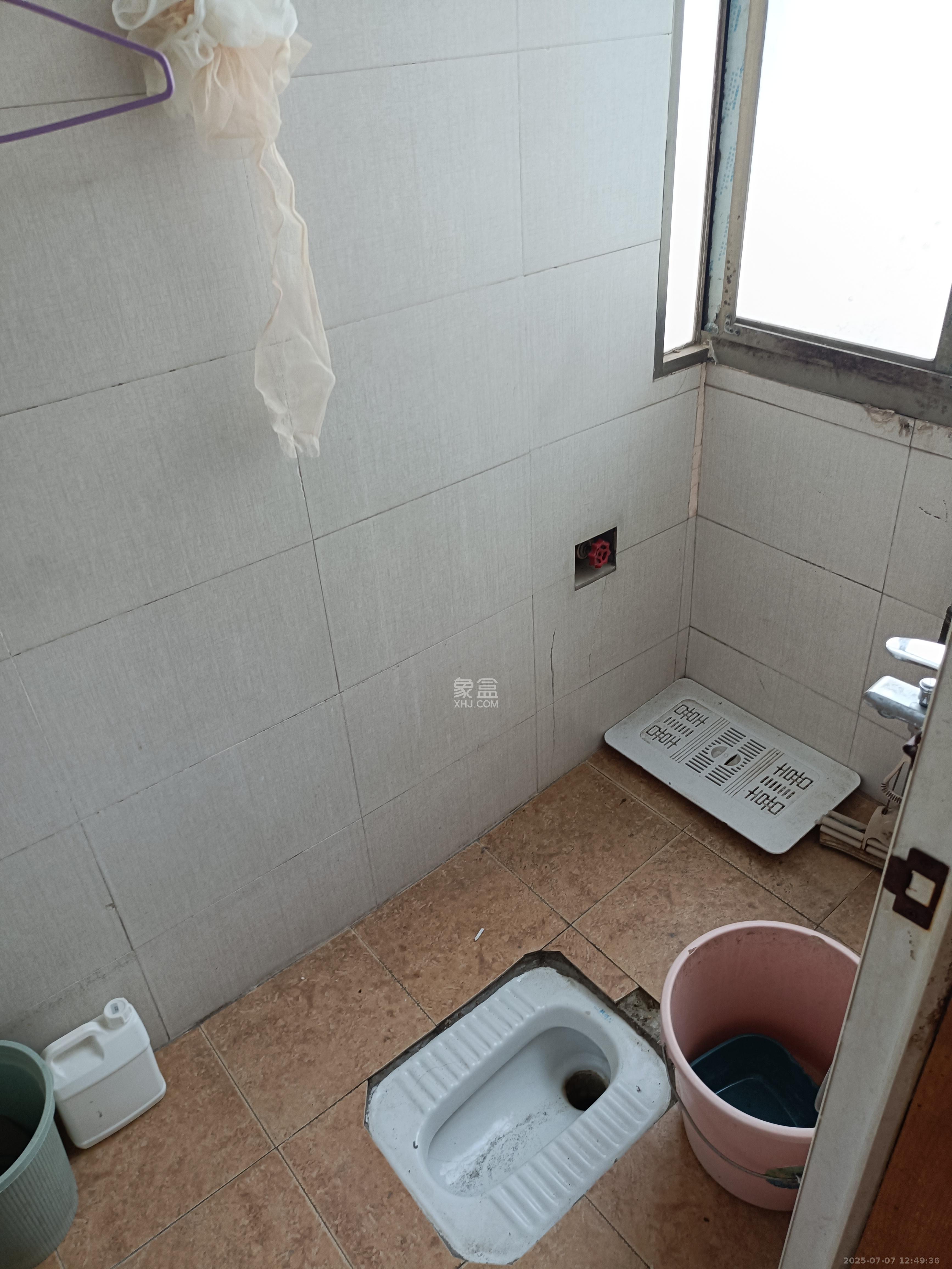 东风路汽车城宿舍  2室1厅1卫   1200.00元/月室内图