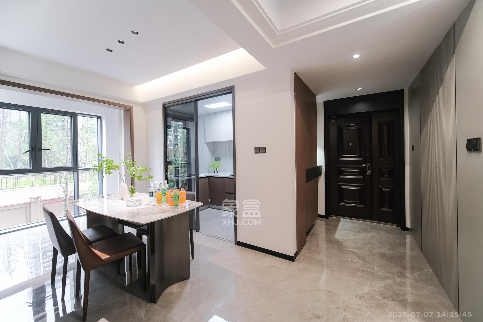 佳俊万家府 4室2厅2卫 102.8万 佳俊万家府 4室2厅2卫 102.8万客厅