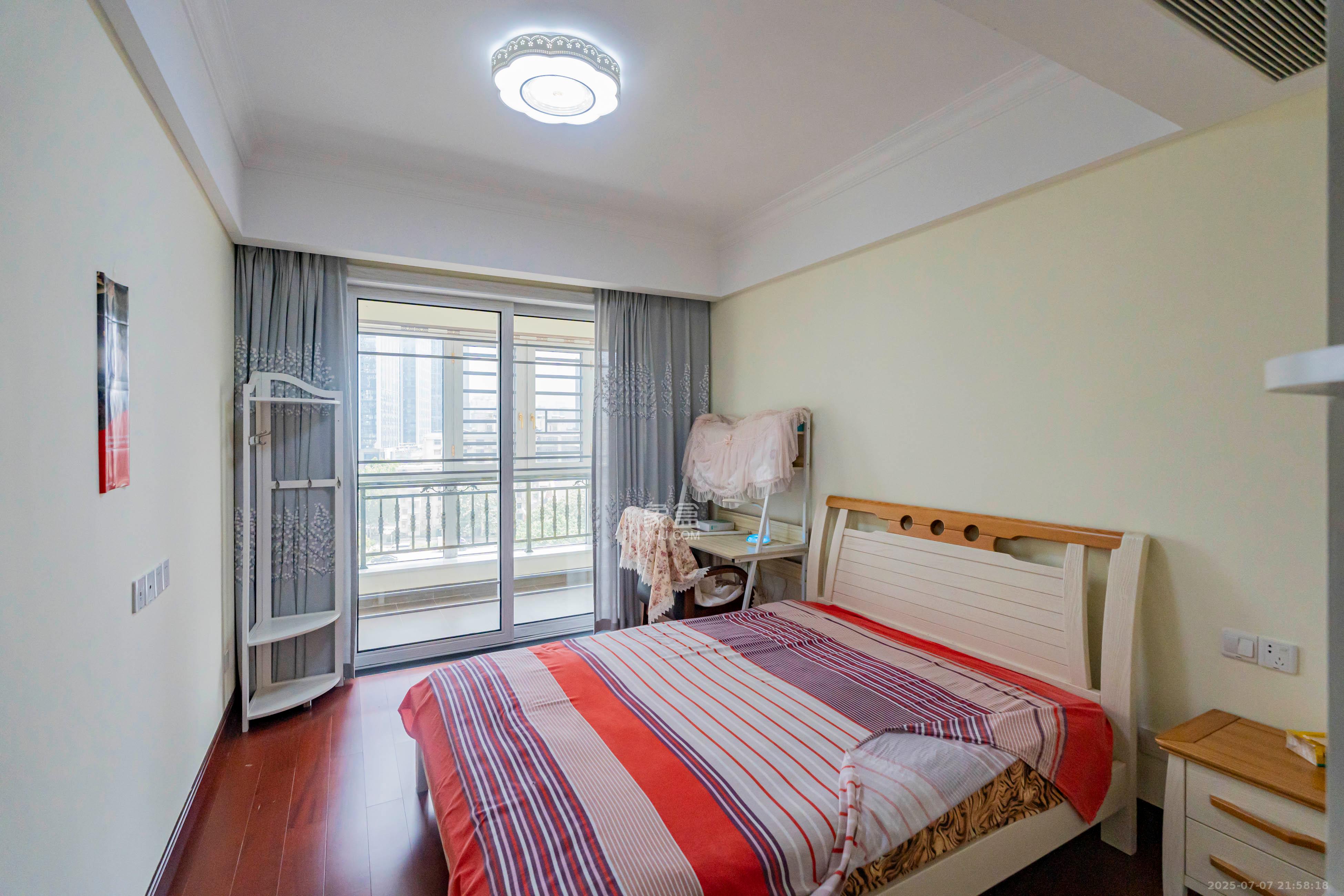 复地崑玉国际一期 3室2厅2卫 258.0万 复地崑玉国际一期 3室2厅2卫 258.0万卧室