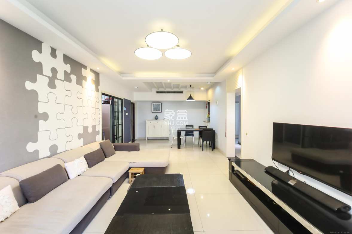 天平公寓(芙蓉区高级人民法院老宿舍)  3室2厅2卫    115.0万 天平公寓(芙蓉区高级人民法院老宿舍)  3室2厅2卫    115.0万客厅