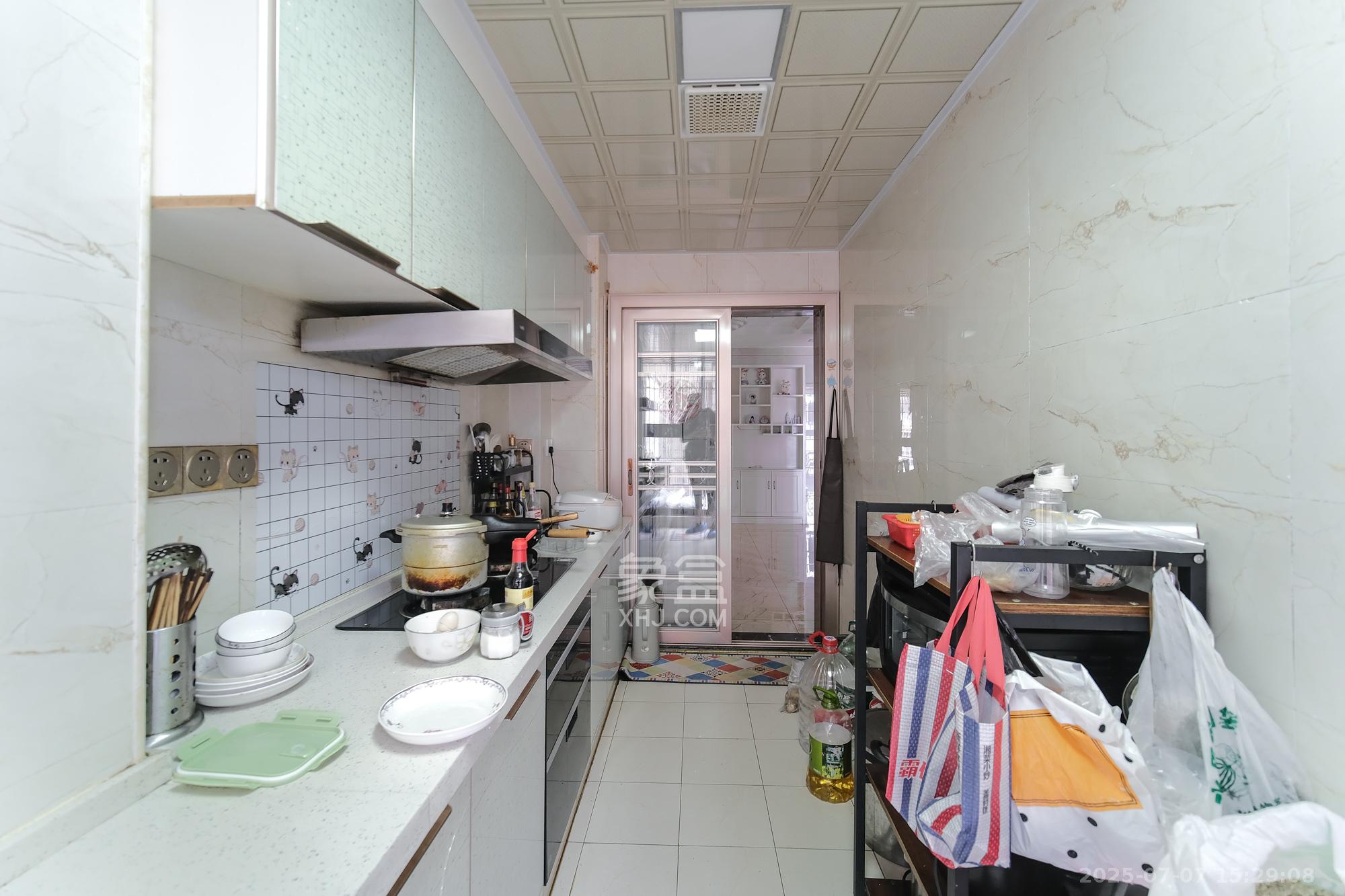 盛地春天里 4室2厅2卫 65.0万 盛地春天里 4室2厅2卫 65.0万厨房