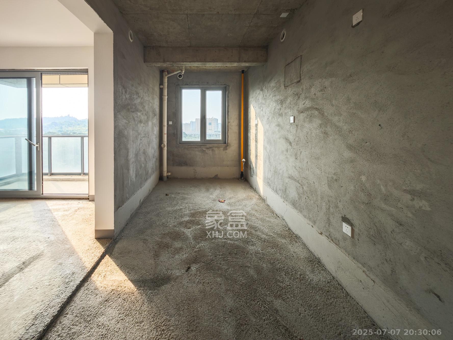 湘江壹号五期 5室2厅4卫 360.0万 湘江壹号五期 5室2厅4卫 360.0万厨房