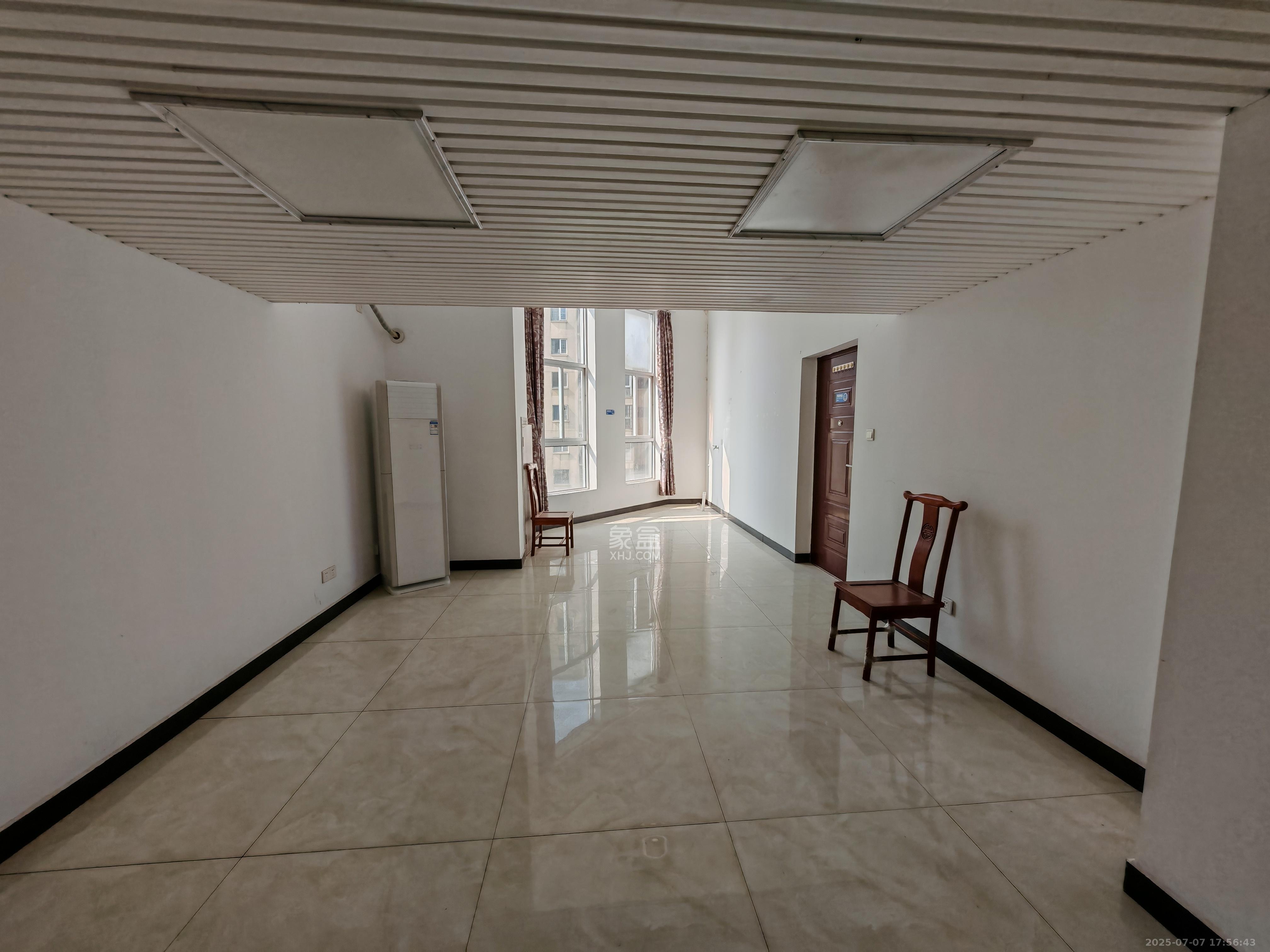 MOMA当代广场  1室1厅1卫    1800.0元/月 MOMA当代广场  1室1厅1卫    1800.0元/月