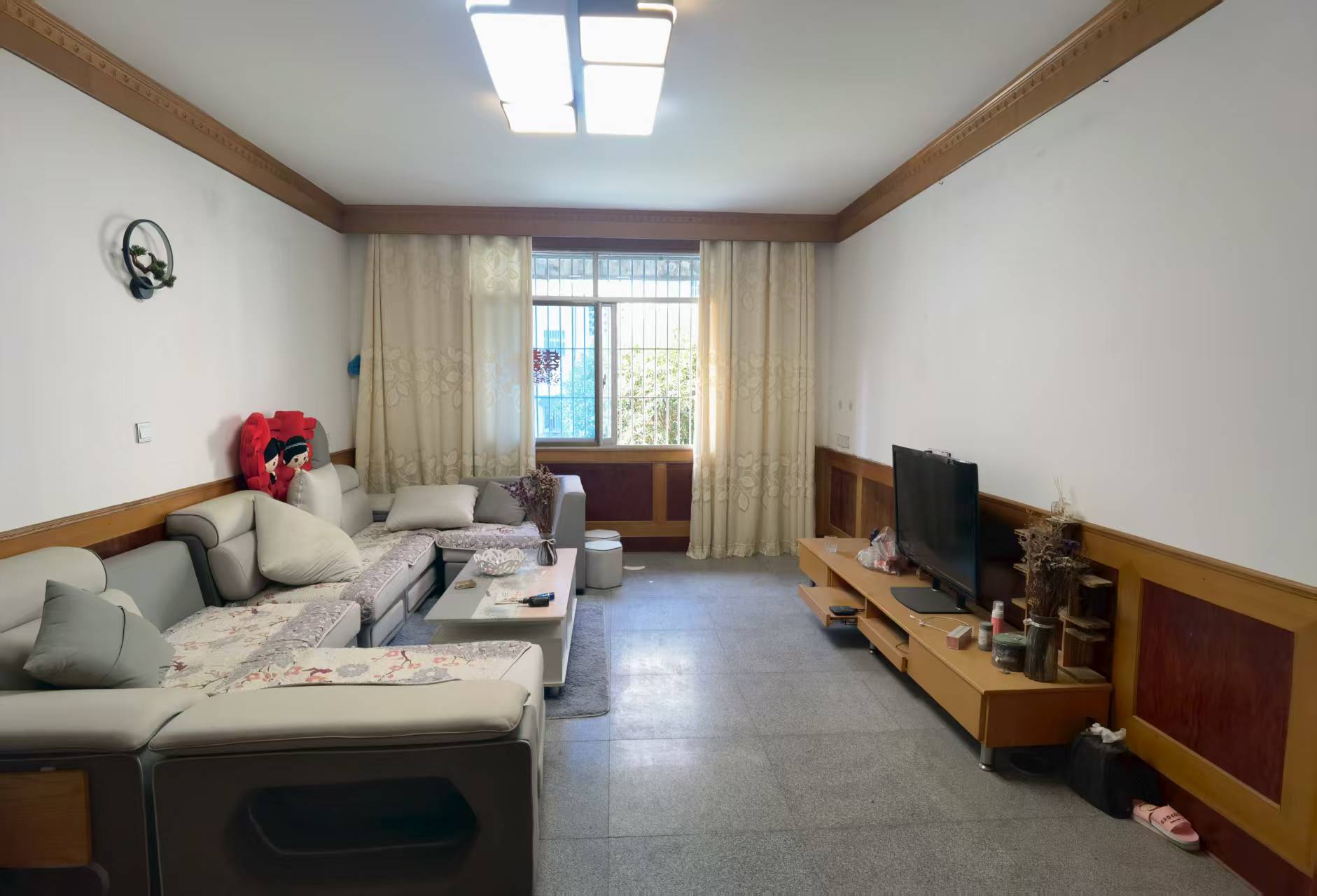 梓山苑小区  3室2厅2卫   1400.00元/月