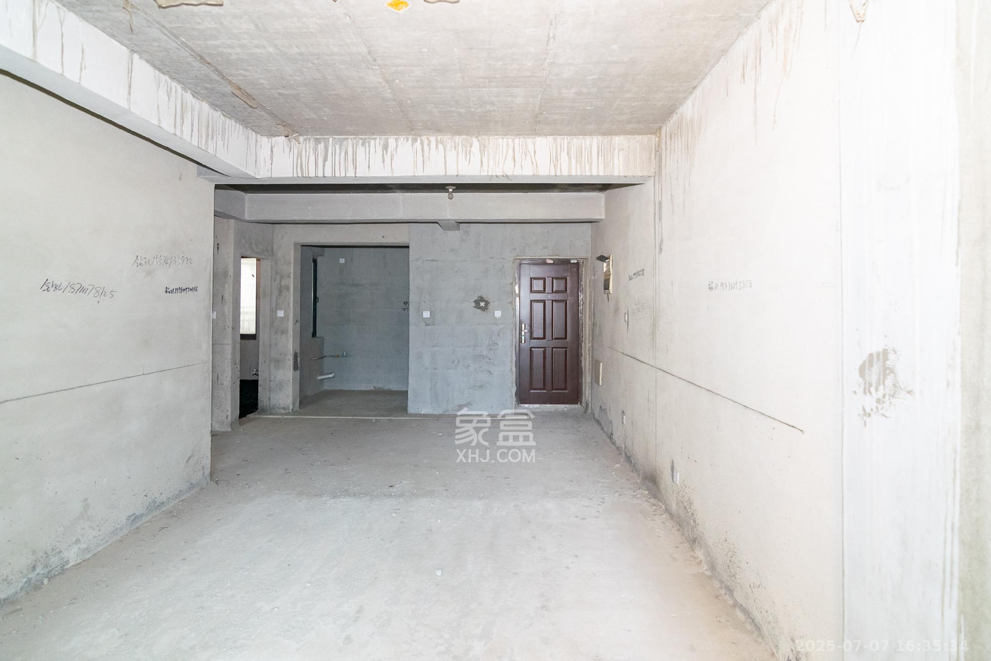 澳海谷山府 4室2厅2卫 100.0万 澳海谷山府 4室2厅2卫 100.0万客厅