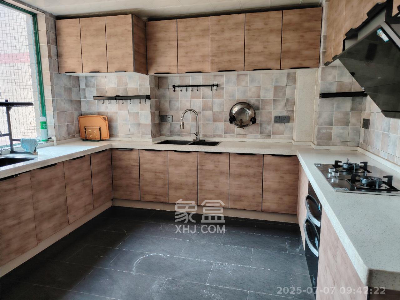 明城公寓 3室2厅2卫 2500.0元/月 明城公寓 3室2厅2卫 2500.0元/月室内图