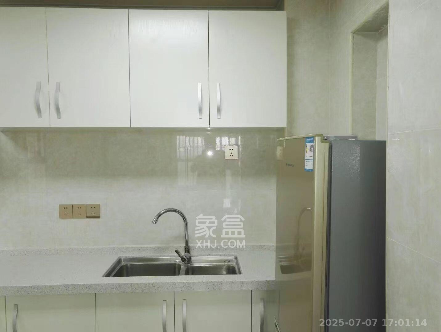 天悦嘉园  3室2厅2卫   2400.00元/月室内图