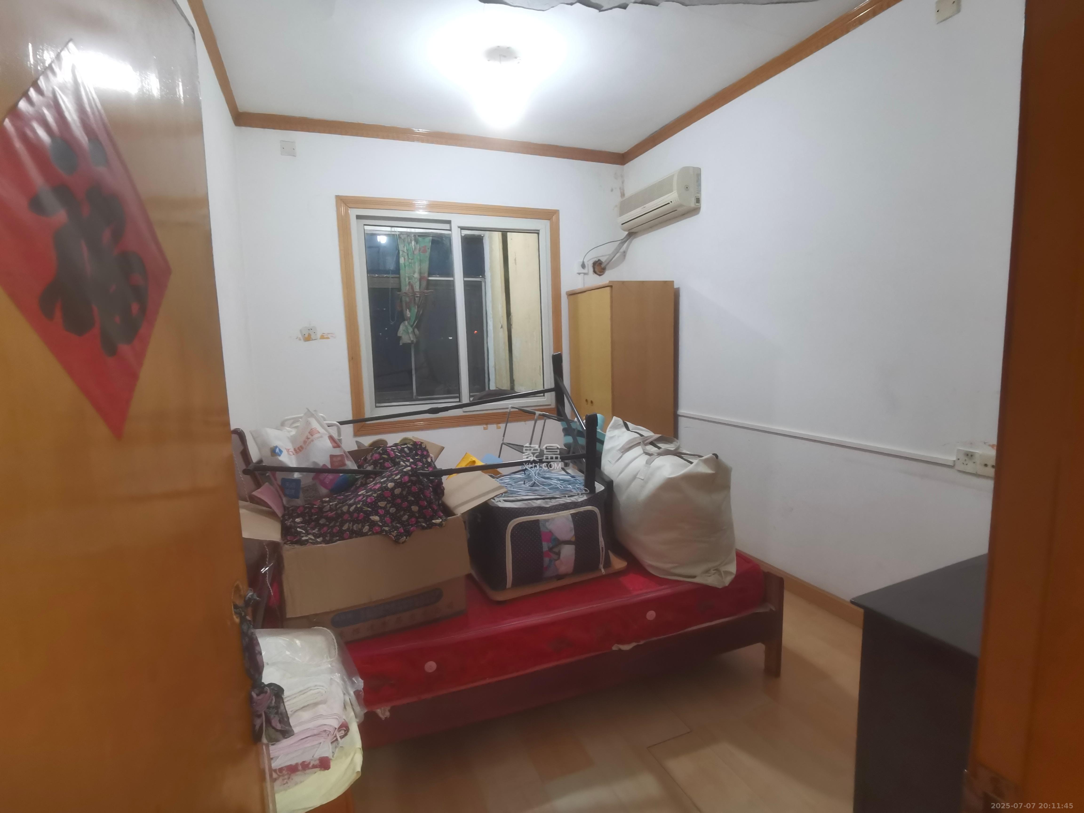 十五中单位宿舍 3室2厅1卫 1600.0元/月 十五中单位宿舍 3室2厅1卫 1600.0元/月室内图