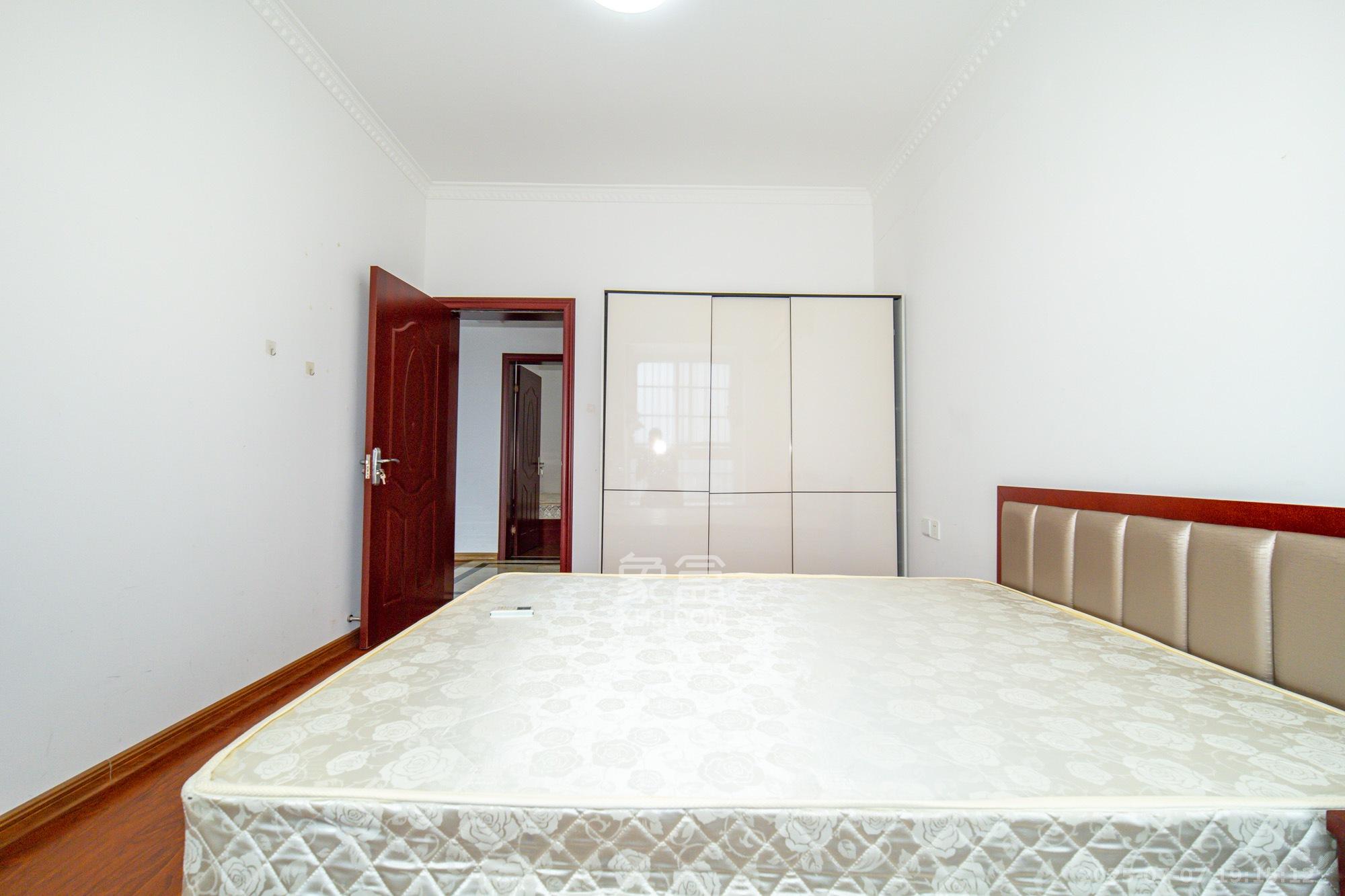 楚天世纪城西苑  3室2厅1卫    66.0万 楚天世纪城西苑  3室2厅1卫    66.0万卧室