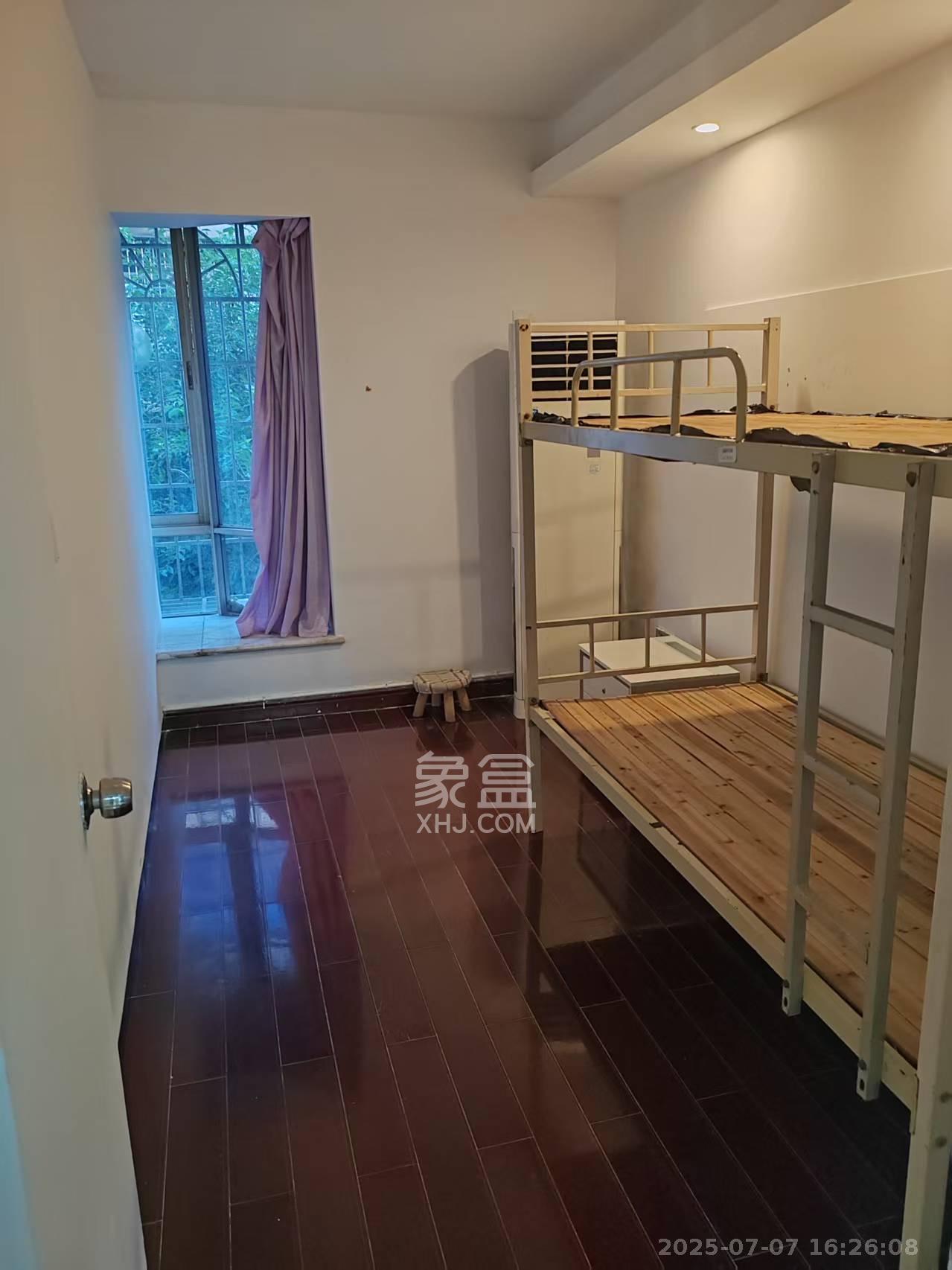 明景公寓  4室2厅2卫   4300.00元/月室内图