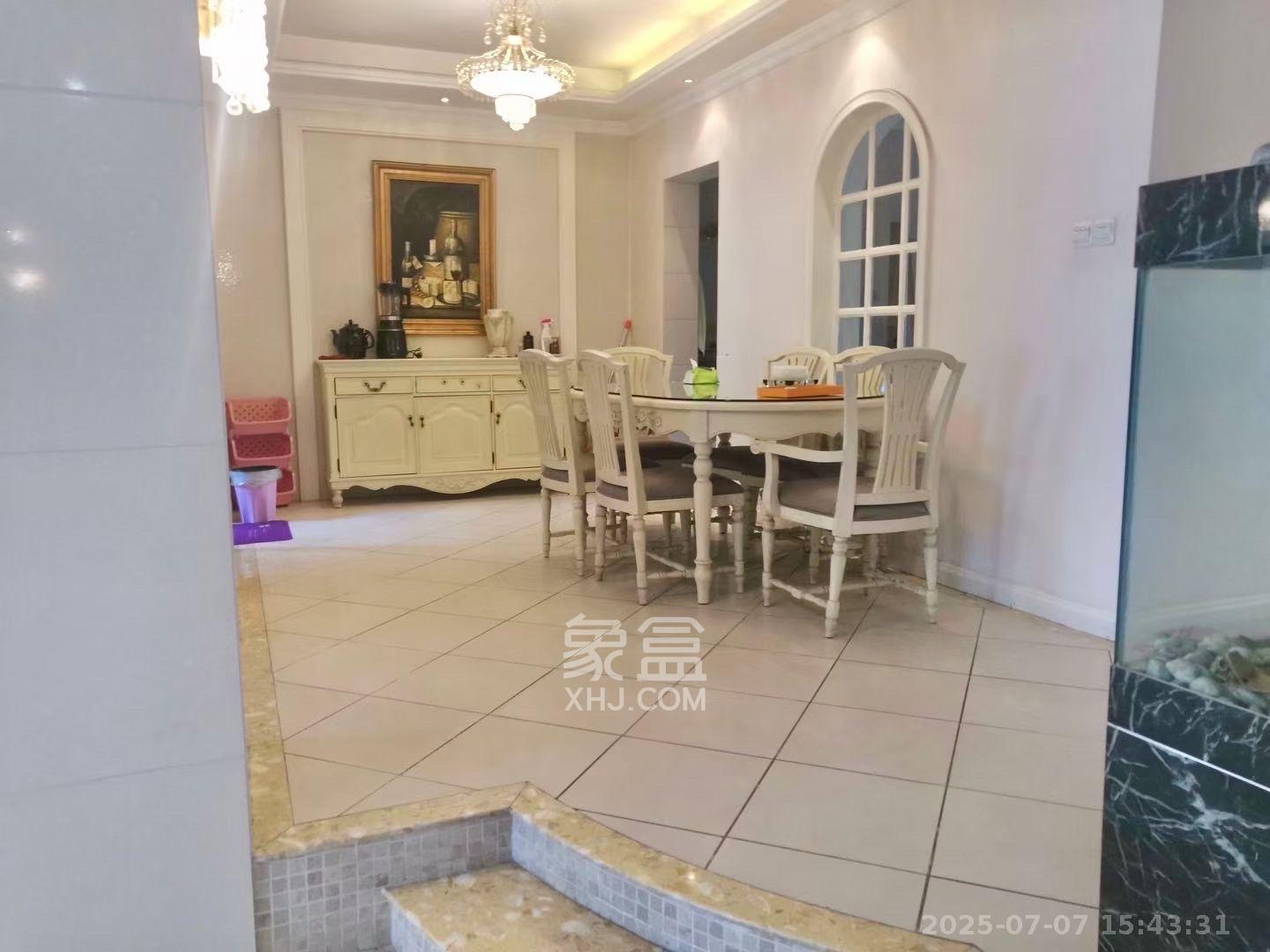 中江国际花城  4室2厅2卫    3400.0元/月室内图