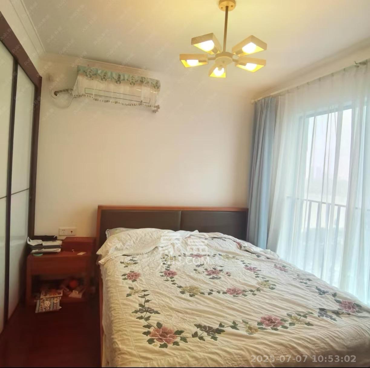 万科里金域滨江  3室2厅1卫    3600.0元/月 万科里金域滨江  3室2厅1卫    3600.0元/月室内图1