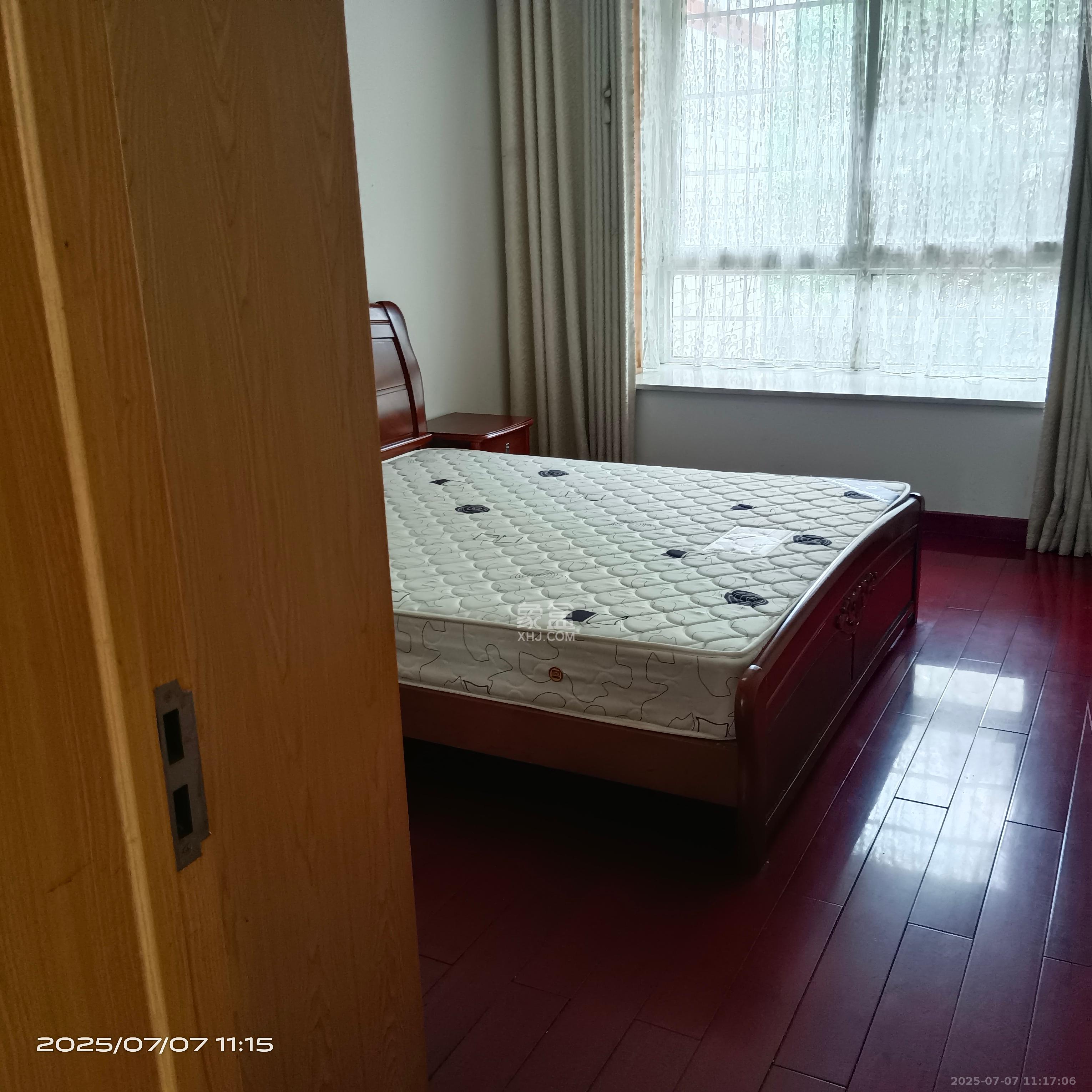 教师新村  3室1厅1卫   2400.00元/月室内图
