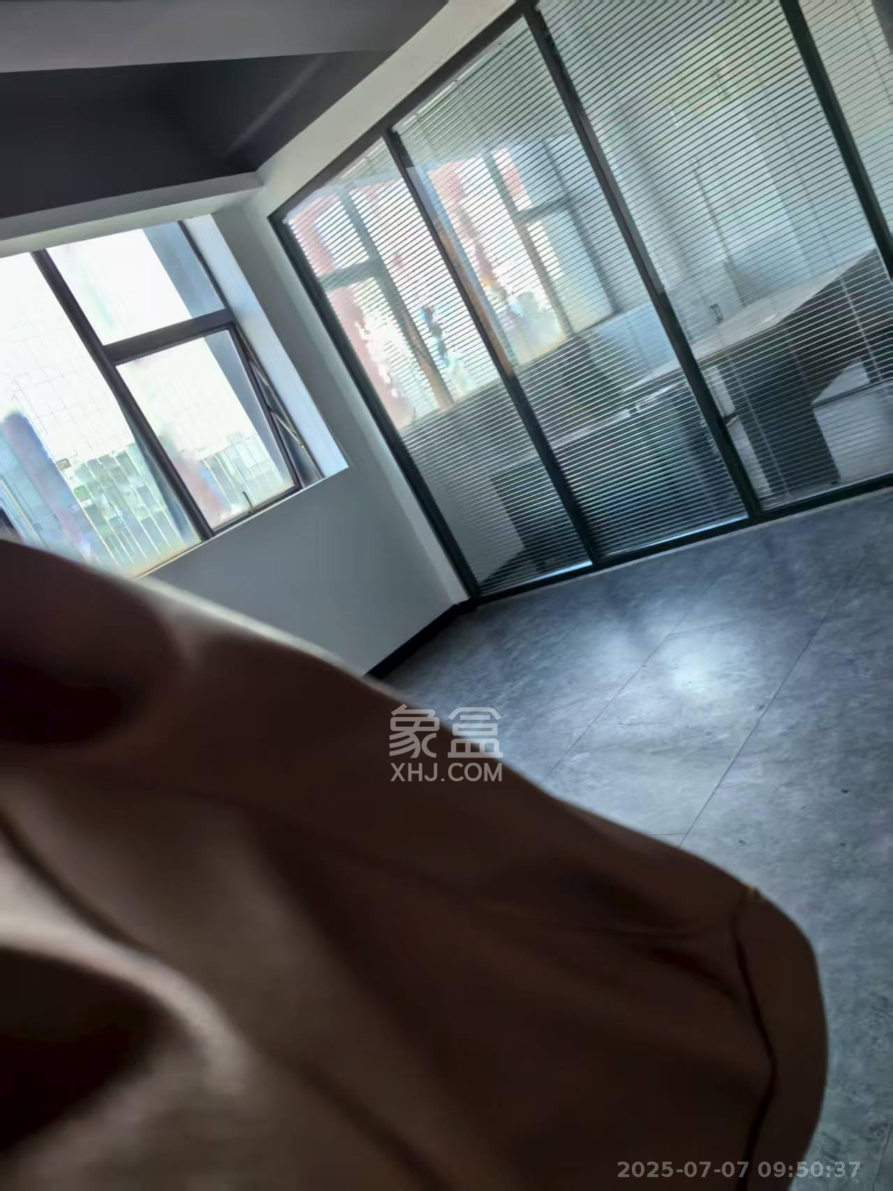 湘域中央  1室1厅1卫    5100.0元/月 湘域中央  1室1厅1卫    5100.0元/月室内图