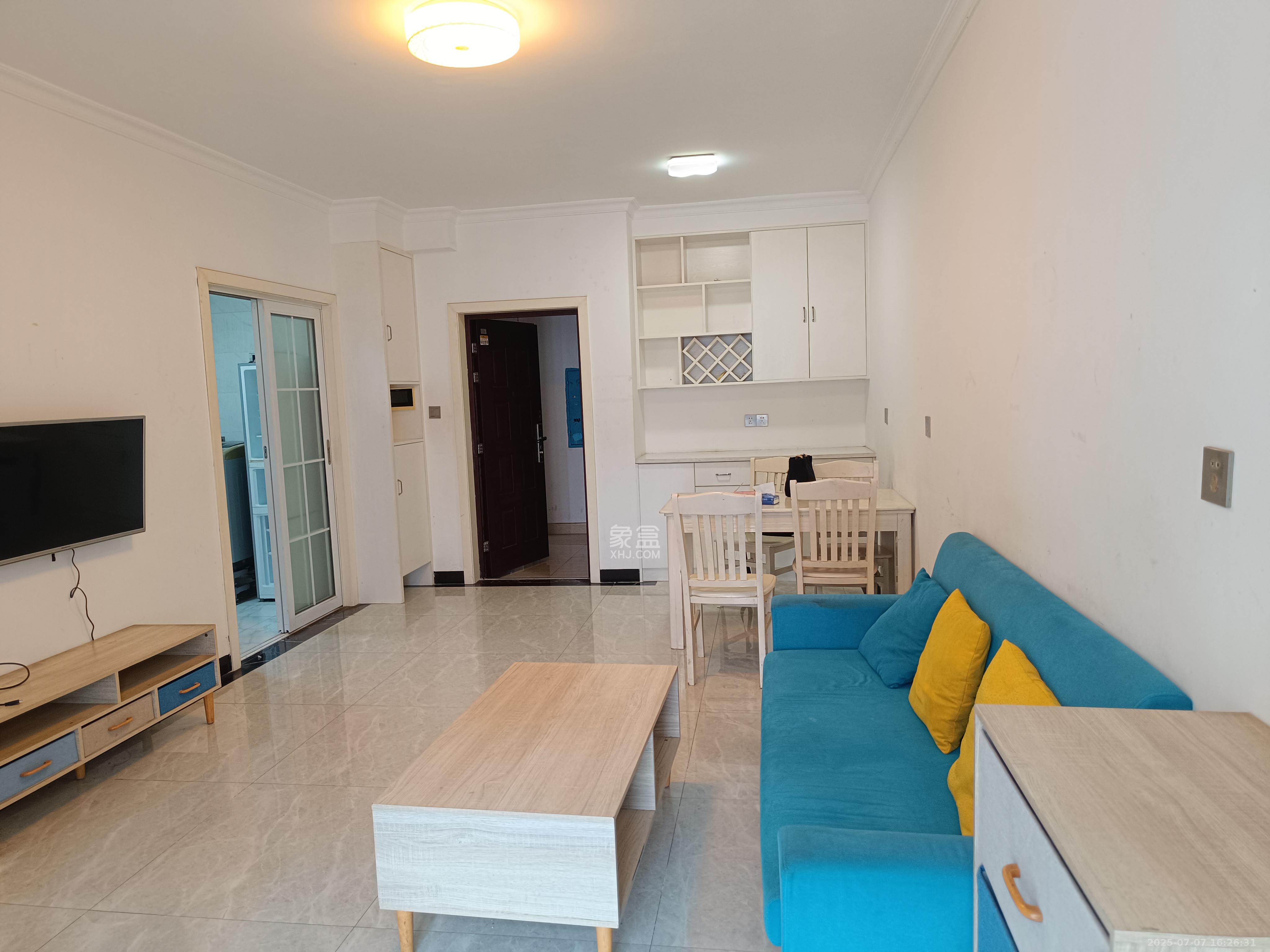 绿地之窗  3室2厅2卫    2100.0元/月室内图