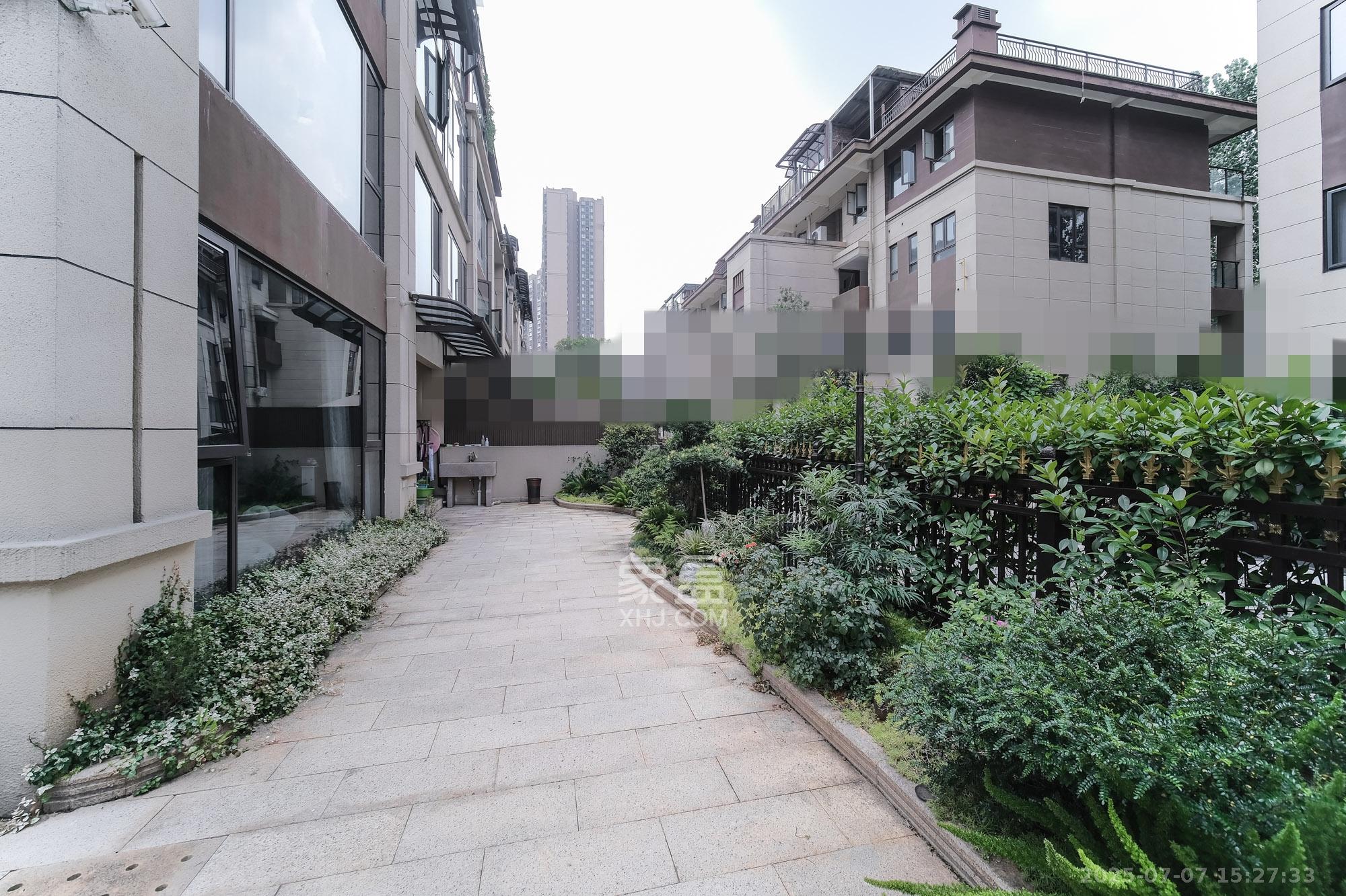 碧桂园翘楚棠  5室2厅3卫    450.0万 碧桂园翘楚棠  5室2厅3卫    450.0万阳台