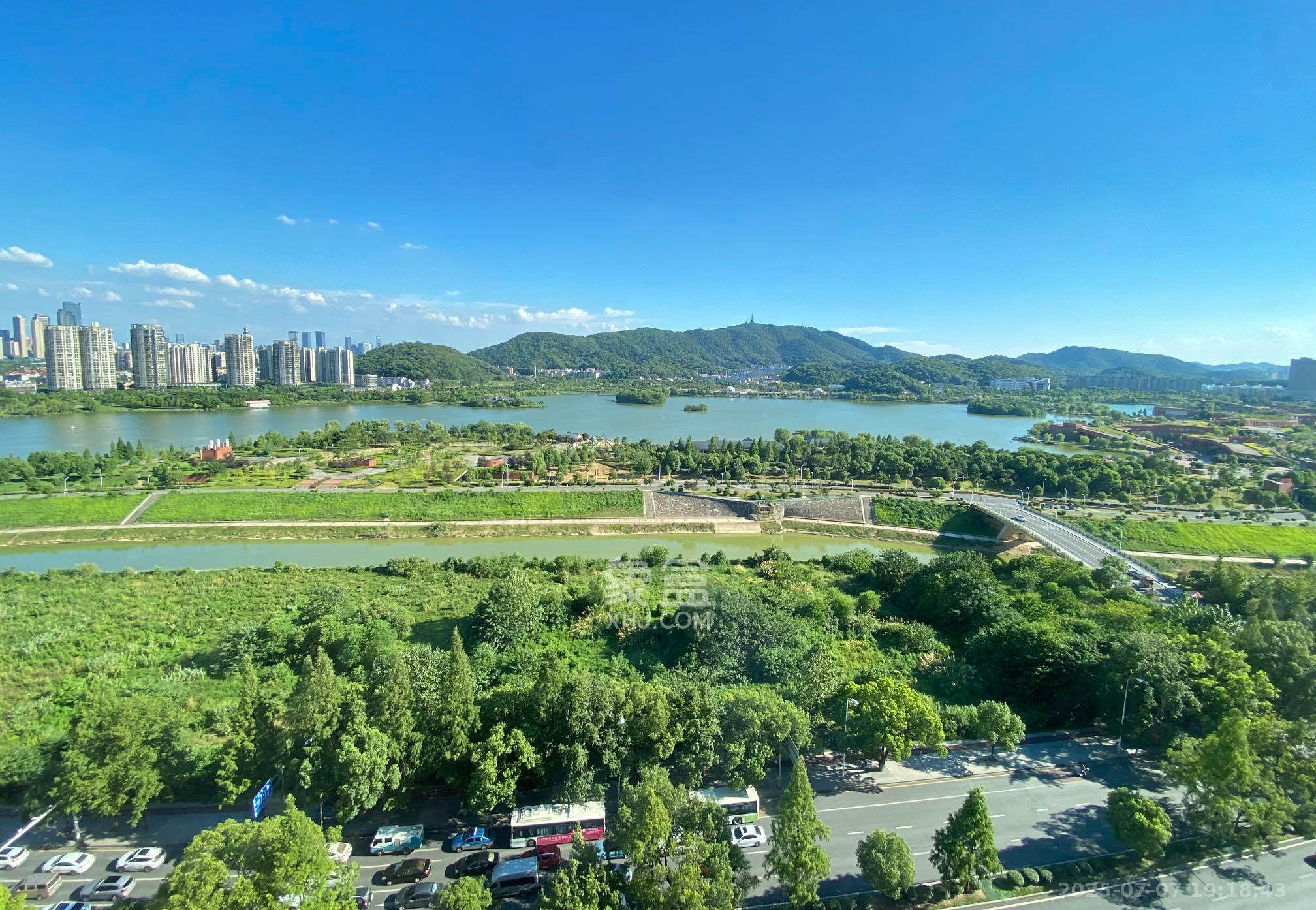 西湖丽景  3室2厅2卫   2800.00元/月室内图