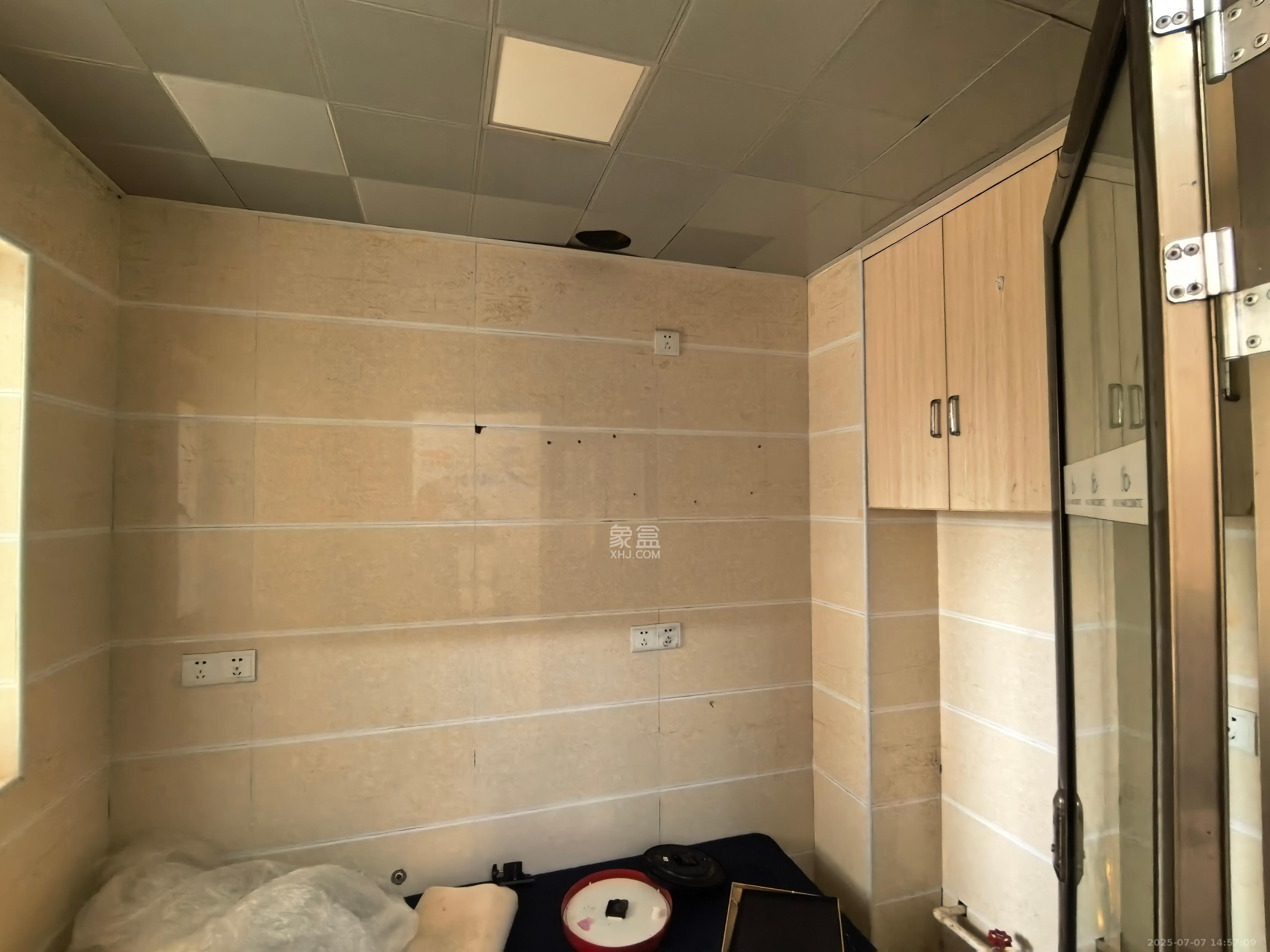 万国城（当代满庭春MOMA）三期  1室1厅0卫    1600.0元/月室内图