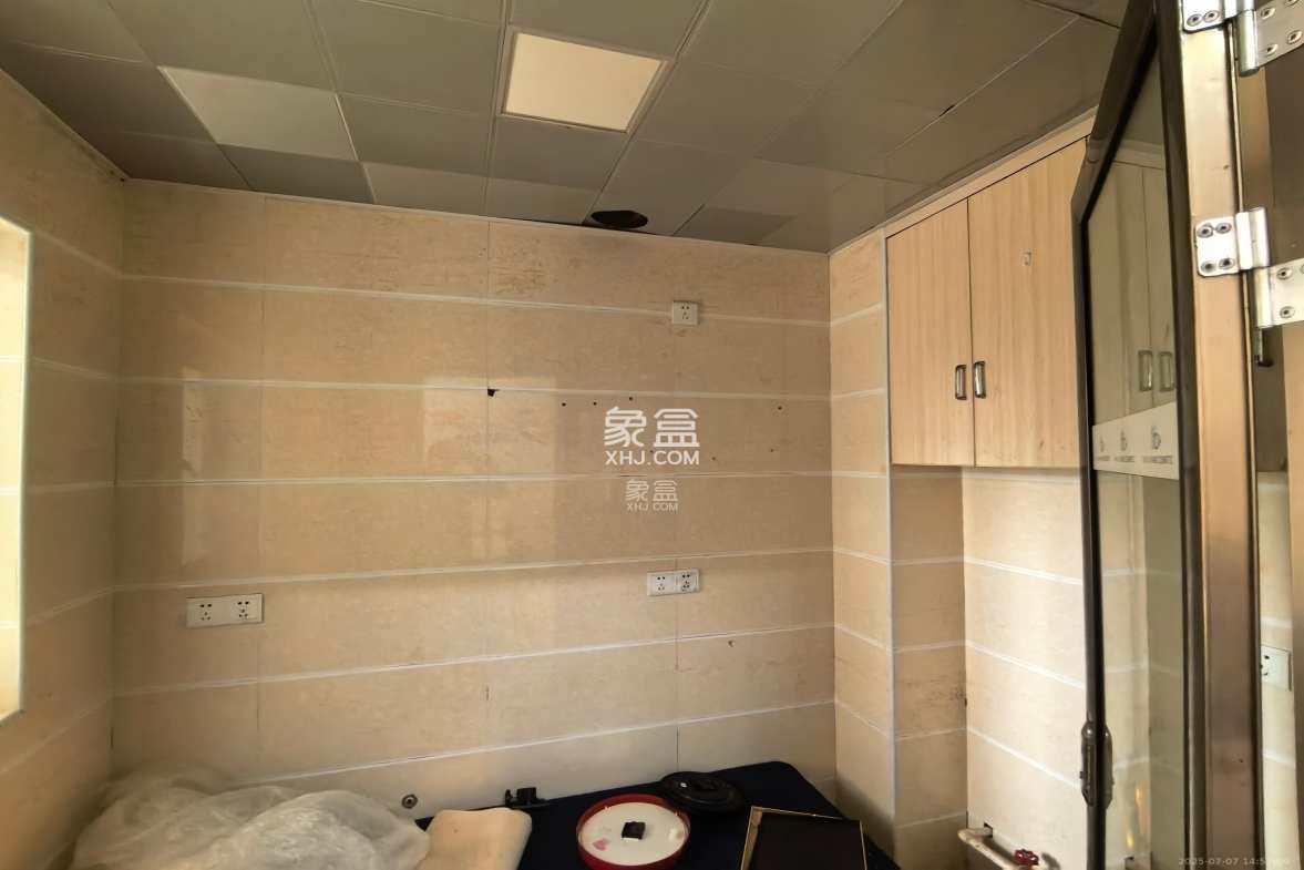 万国城(当代满庭春MOMA)三期  1室1厅0卫    1600.0元/月 万国城(当代满庭春MOMA)三期  1室1厅0卫    1600.0元/月室内图